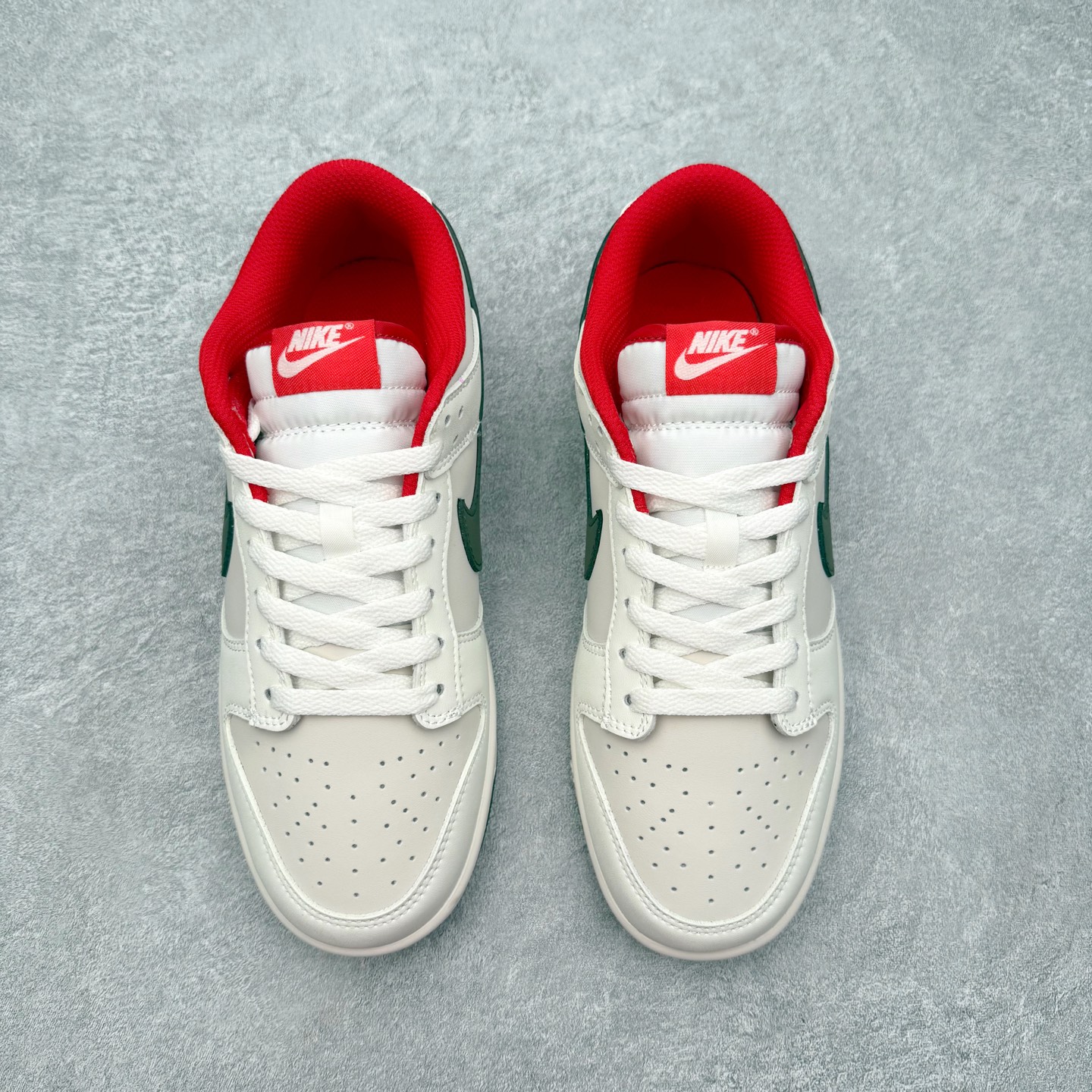 图片[2]-＃SS史诗 NK Dunk Low 潮流时尚舒适防滑耐磨低帮板鞋 全网最全Dunk系列配色 实力大厂出品 新配色陆续开发 利润个位数只为口碑 超强性价比 全套原纸板楦头开发 确保原汁原味 完美呈现DUNK版型 一比一鞋头弧度高度鞋身弧度 此版本只针对中端市场 皮料材质有所更替 其他数据细节工艺流程均保持一致 绝不口嗨 细节品控鞋型随意对比 独家私模官方第六代原厂航空铝磨具打磨大底 鞋头坡度极致还原 无解鞋型 原盒原配 圈内天花板工艺 原厂玻璃冲刀 超高清洁度 全鞋零毛边皮料切割 原厂中底布点胶 中底布拉帮走线遵循公司 尺码：36 36.5 37.5 38 38.5 39 40 40.5 41 42 42.5 43 44 44.5 45 46-选品中心