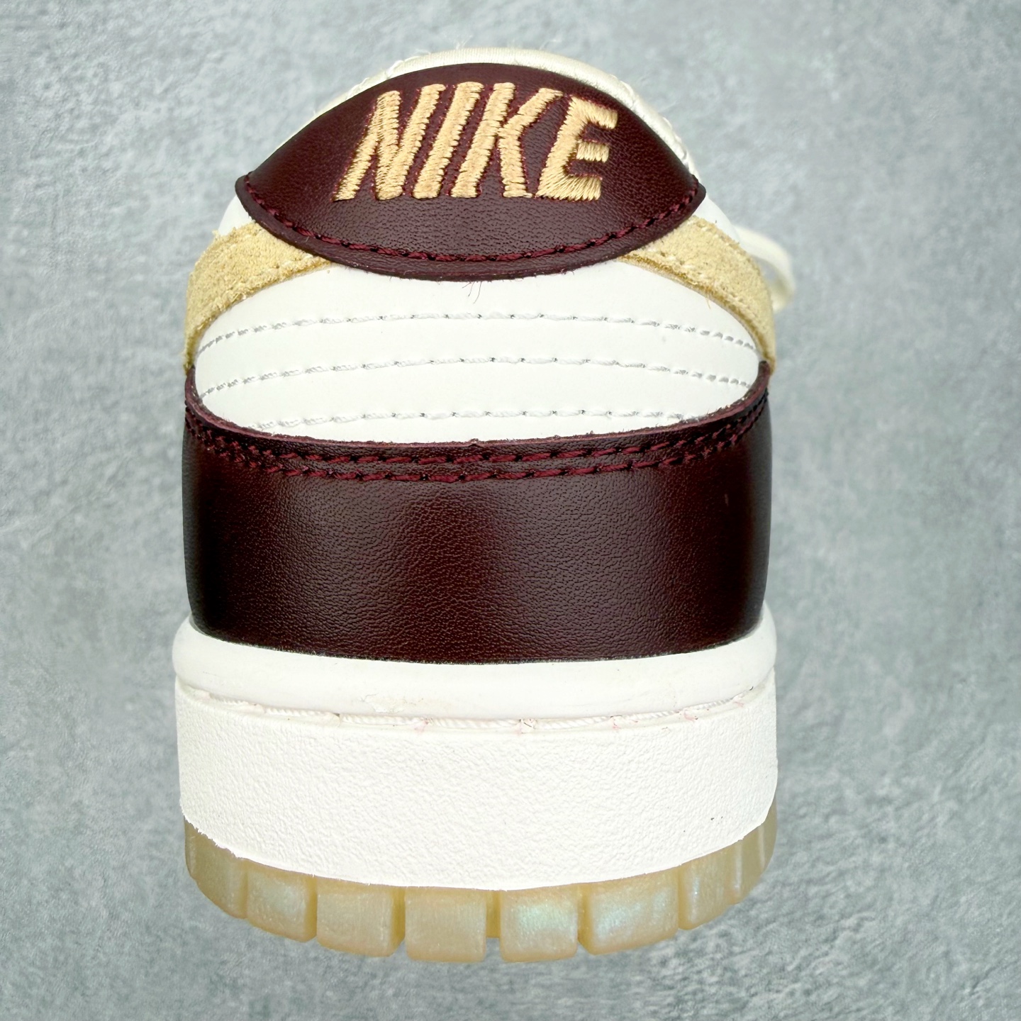 图片[8]-＃SS史诗 NK Dunk Low 潮流时尚舒适防滑耐磨低帮板鞋 全网最全Dunk系列配色 实力大厂出品 新配色陆续开发 利润个位数只为口碑 超强性价比 全套原纸板楦头开发 确保原汁原味 完美呈现DUNK版型 一比一鞋头弧度高度鞋身弧度 此版本只针对中端市场 皮料材质有所更替 其他数据细节工艺流程均保持一致 绝不口嗨 细节品控鞋型随意对比 独家私模官方第六代原厂航空铝磨具打磨大底 鞋头坡度极致还原 无解鞋型 原盒原配 圈内天花板工艺 原厂玻璃冲刀 超高清洁度 全鞋零毛边皮料切割 原厂中底布点胶 中底布拉帮走线遵循公司 尺码：36 36.5 37.5 38 38.5 39 40 40.5 41 42 42.5 43 44 44.5 45 46-选品中心