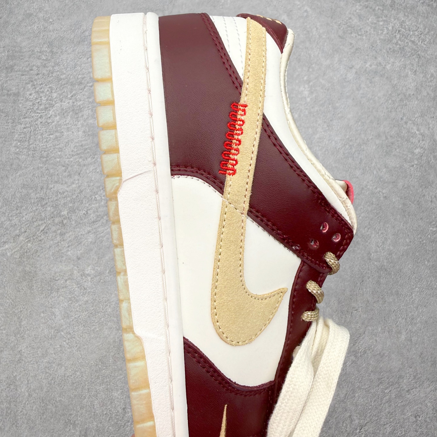图片[6]-＃SS史诗 NK Dunk Low 潮流时尚舒适防滑耐磨低帮板鞋 全网最全Dunk系列配色 实力大厂出品 新配色陆续开发 利润个位数只为口碑 超强性价比 全套原纸板楦头开发 确保原汁原味 完美呈现DUNK版型 一比一鞋头弧度高度鞋身弧度 此版本只针对中端市场 皮料材质有所更替 其他数据细节工艺流程均保持一致 绝不口嗨 细节品控鞋型随意对比 独家私模官方第六代原厂航空铝磨具打磨大底 鞋头坡度极致还原 无解鞋型 原盒原配 圈内天花板工艺 原厂玻璃冲刀 超高清洁度 全鞋零毛边皮料切割 原厂中底布点胶 中底布拉帮走线遵循公司 尺码：36 36.5 37.5 38 38.5 39 40 40.5 41 42 42.5 43 44 44.5 45 46-选品中心