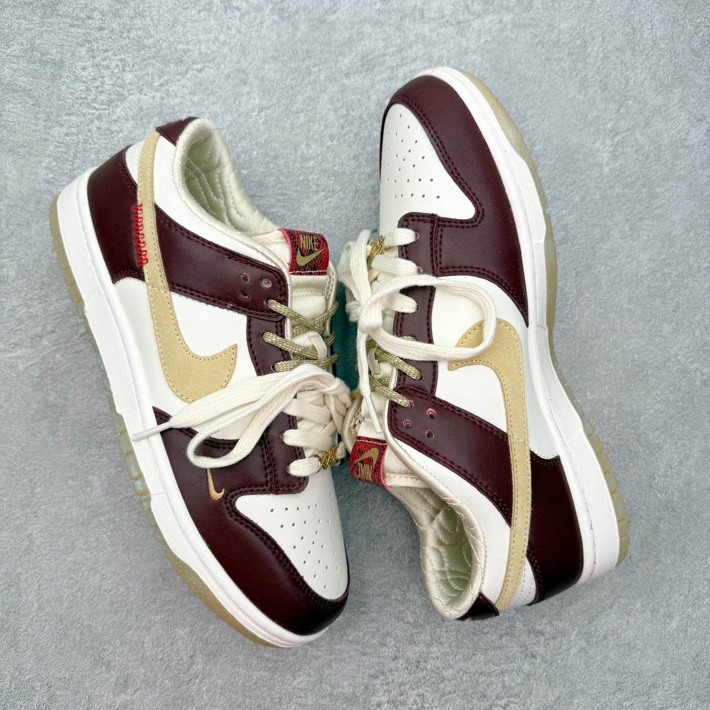 图片[3]-＃SS史诗 NK Dunk Low 潮流时尚舒适防滑耐磨低帮板鞋 全网最全Dunk系列配色 实力大厂出品 新配色陆续开发 利润个位数只为口碑 超强性价比 全套原纸板楦头开发 确保原汁原味 完美呈现DUNK版型 一比一鞋头弧度高度鞋身弧度 此版本只针对中端市场 皮料材质有所更替 其他数据细节工艺流程均保持一致 绝不口嗨 细节品控鞋型随意对比 独家私模官方第六代原厂航空铝磨具打磨大底 鞋头坡度极致还原 无解鞋型 原盒原配 圈内天花板工艺 原厂玻璃冲刀 超高清洁度 全鞋零毛边皮料切割 原厂中底布点胶 中底布拉帮走线遵循公司 尺码：36 36.5 37.5 38 38.5 39 40 40.5 41 42 42.5 43 44 44.5 45 46-选品中心