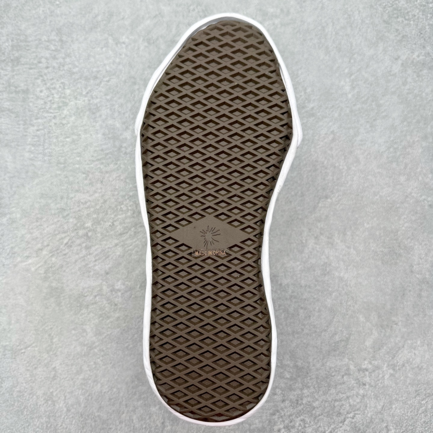 Maison Mihara Yasuhiro Hank Sneakers 三原康裕开口笑创新溶解风变形溶