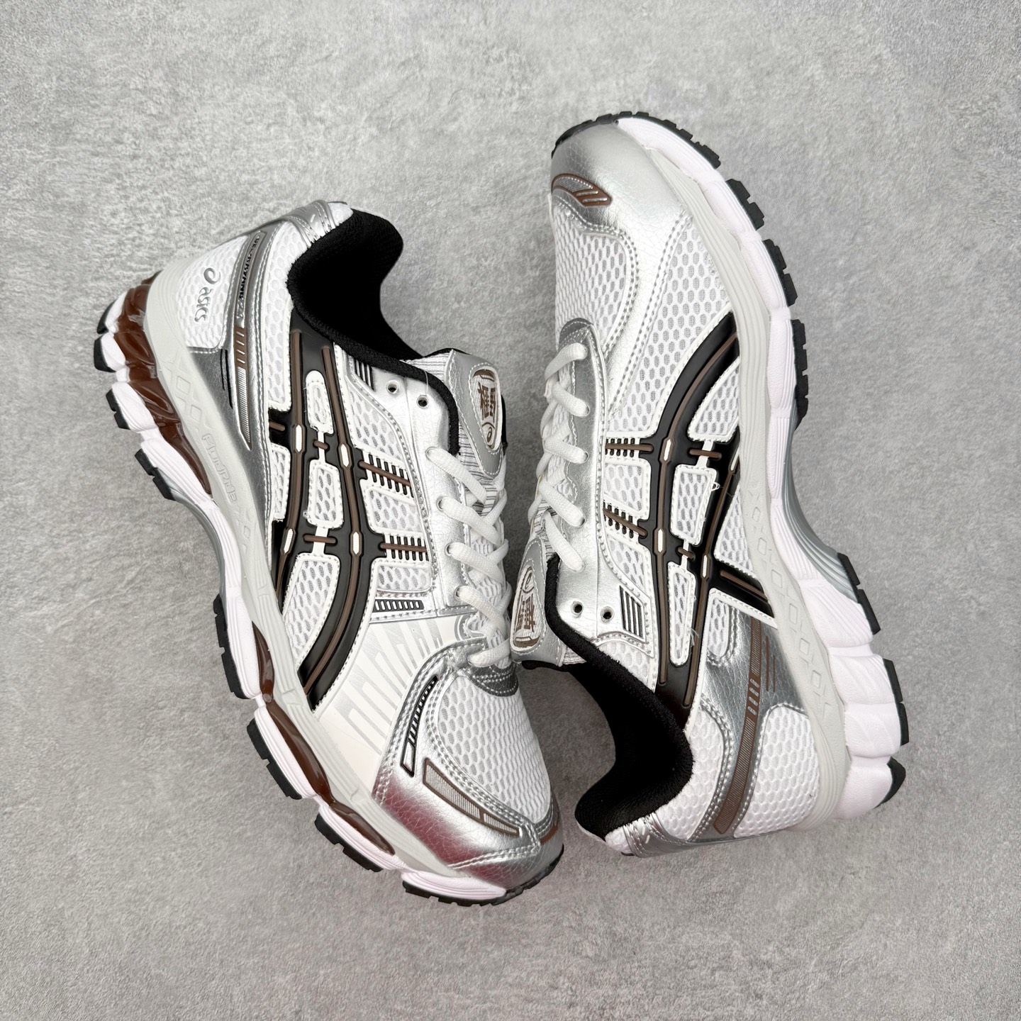 Asics Gel Kayano 12.1 亚瑟士卡亚诺12.1代系列低帮轻量缓震休闲运动跑步鞋 采用环