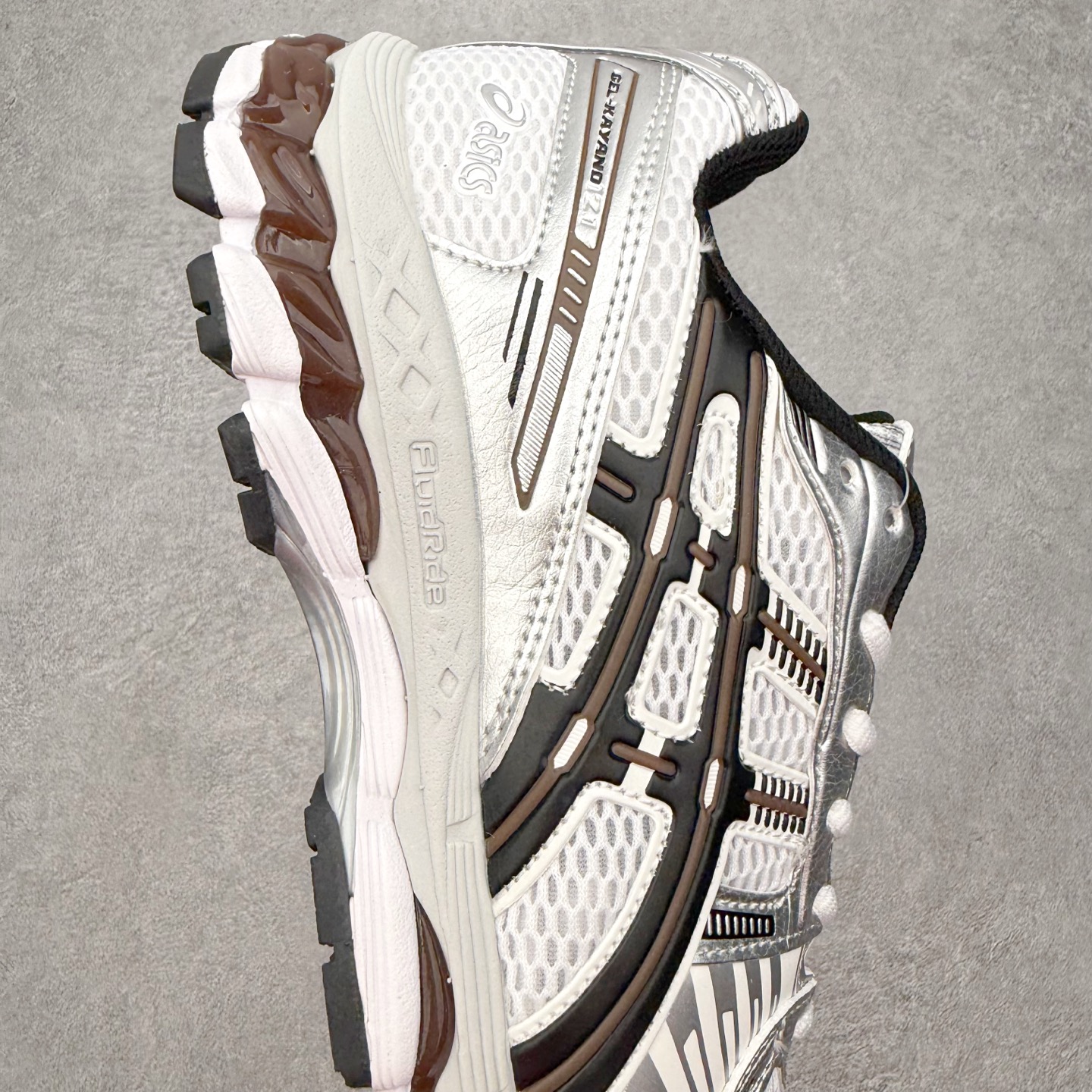 Asics Gel Kayano 12.1 亚瑟士卡亚诺12.1代系列低帮轻量缓震休闲运动跑步鞋 采用环