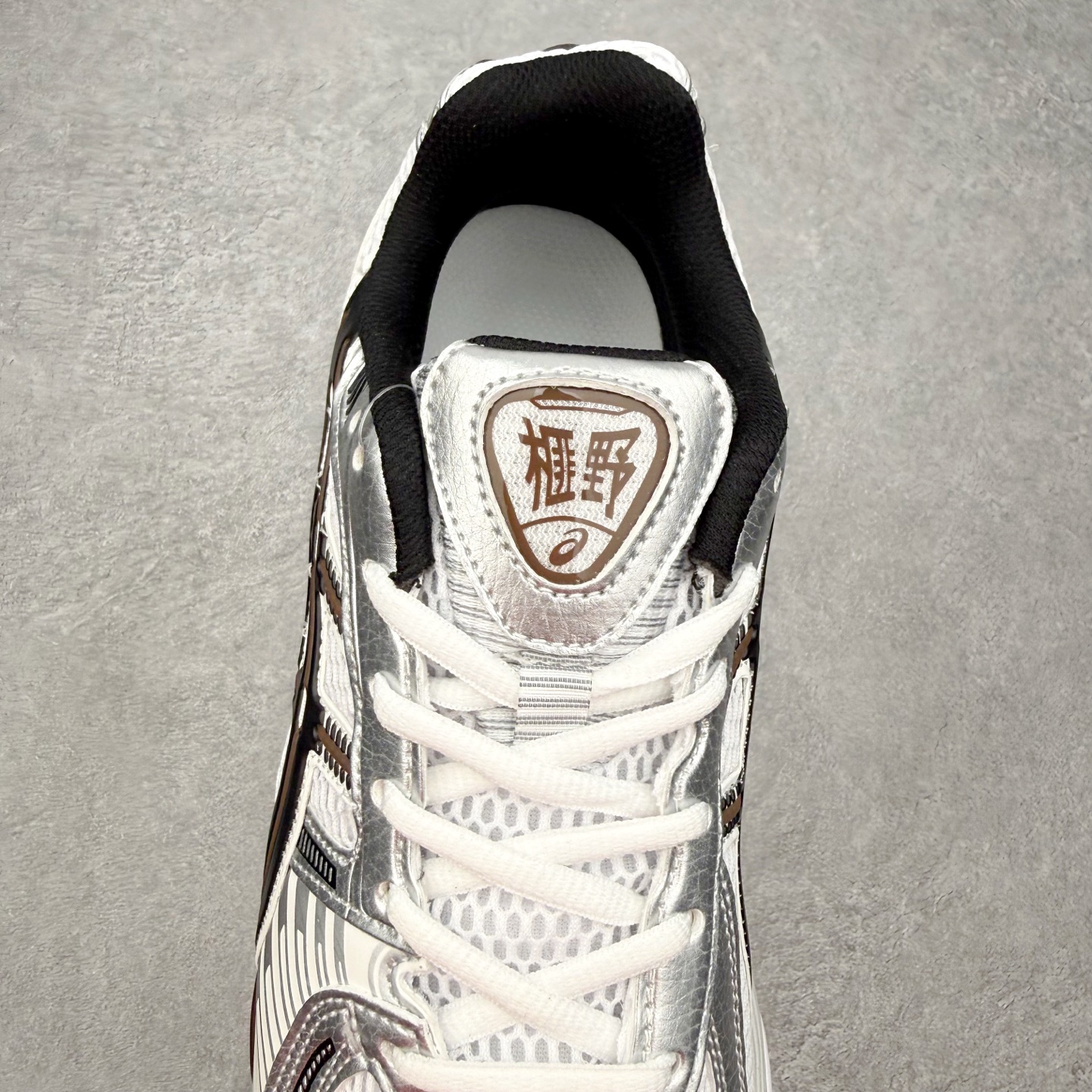 Asics Gel Kayano 12.1 亚瑟士卡亚诺12.1代系列低帮轻量缓震休闲运动跑步鞋 采用环