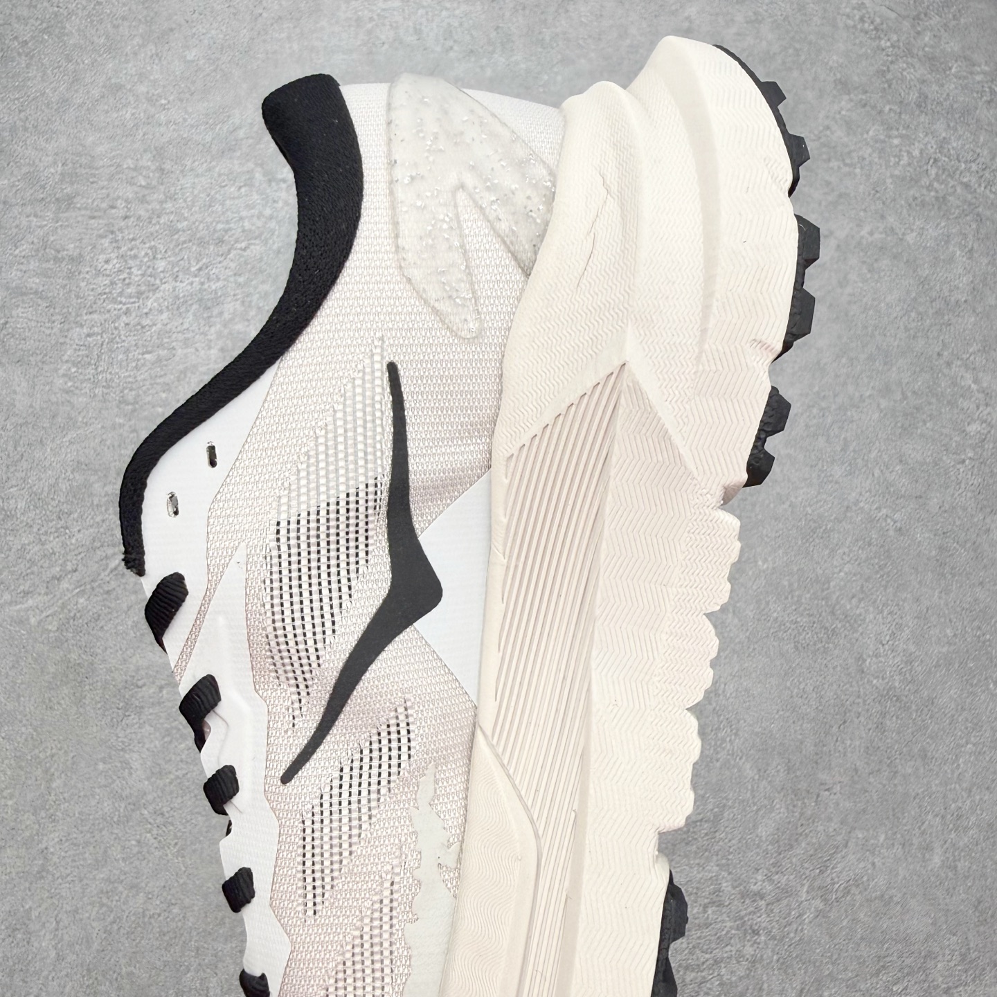 HOKA ONE ONE Mafate X 舒适轻盈低帮休闲越野跑步鞋 HOKA ONE ONE是来自美