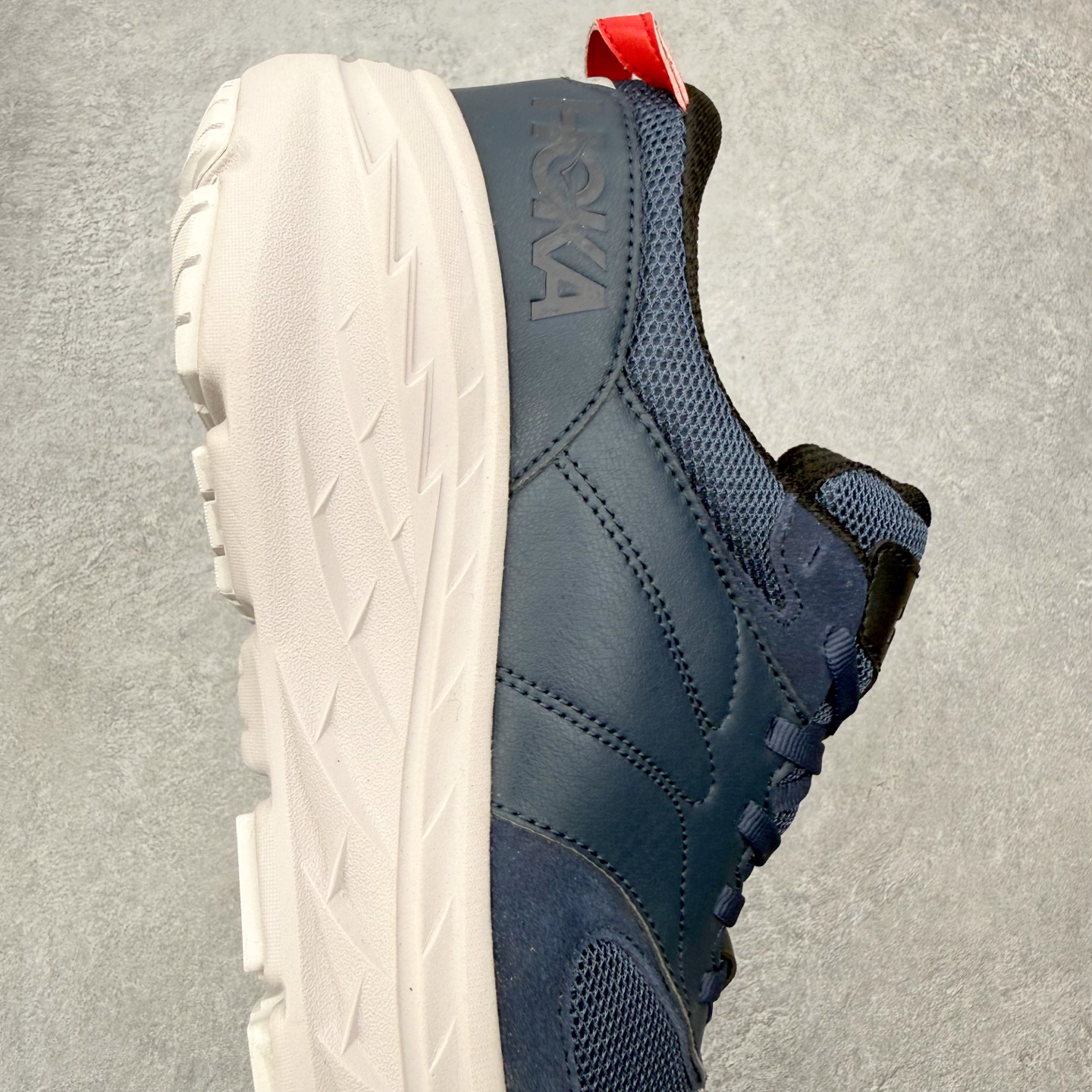 HOKA ONE ONE Bondi L 舒适百搭减震防滑耐磨低帮休闲跑步鞋 HOKA ONE ONE是