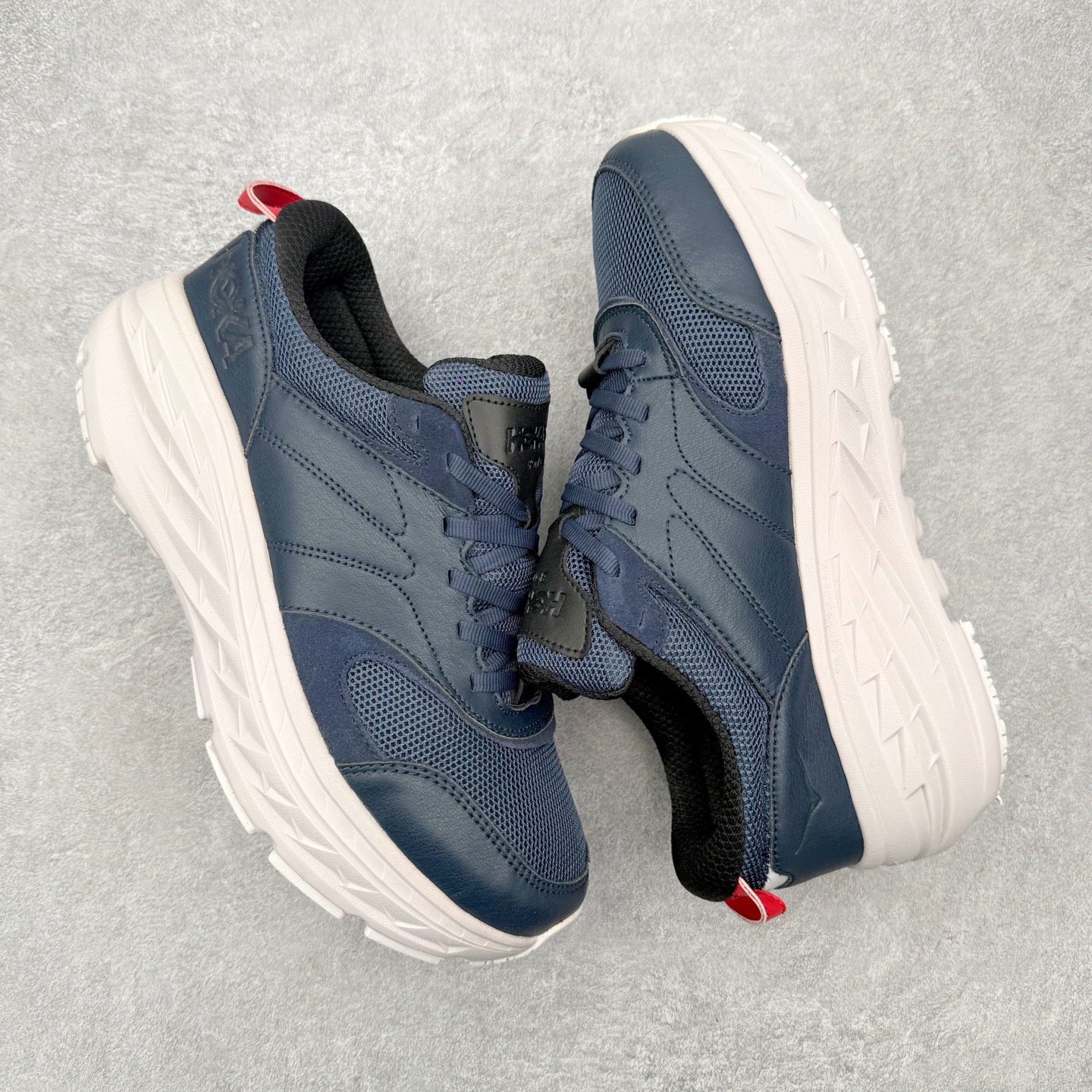 HOKA ONE ONE Bondi L 舒适百搭减震防滑耐磨低帮休闲跑步鞋 HOKA ONE ONE是