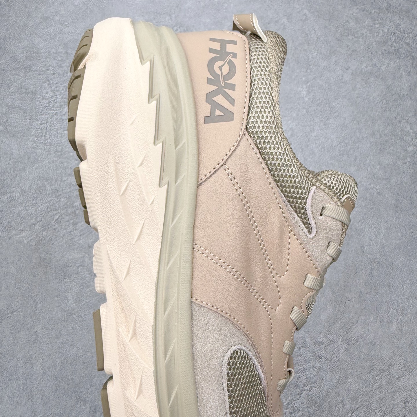 HOKA ONE ONE Bondi L 舒适百搭减震防滑耐磨低帮休闲跑步鞋 HOKA ONE ONE是