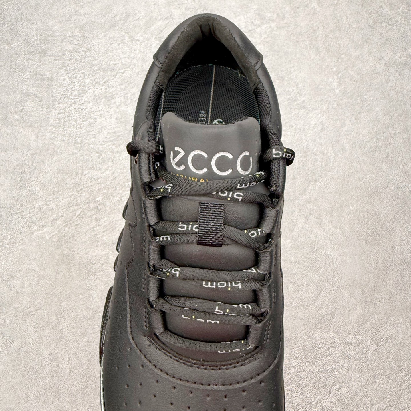 ECCo爱步 Biom C Trail 时尚简约牛皮减震耐磨低帮休闲跑步鞋 ECCO以三大核心特征为依托