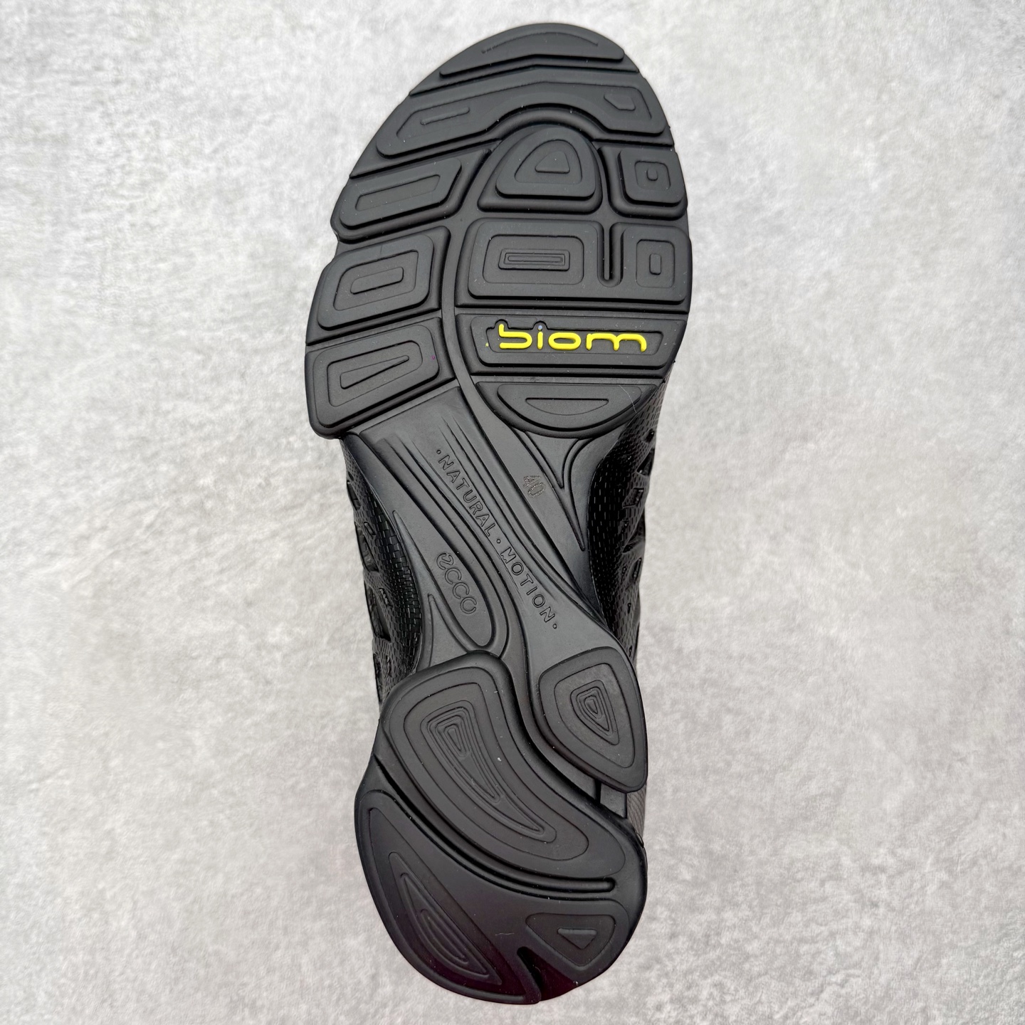ECCo爱步 Biom C Trail 时尚简约牛皮减震耐磨低帮休闲跑步鞋 ECCO以三大核心特征为依托