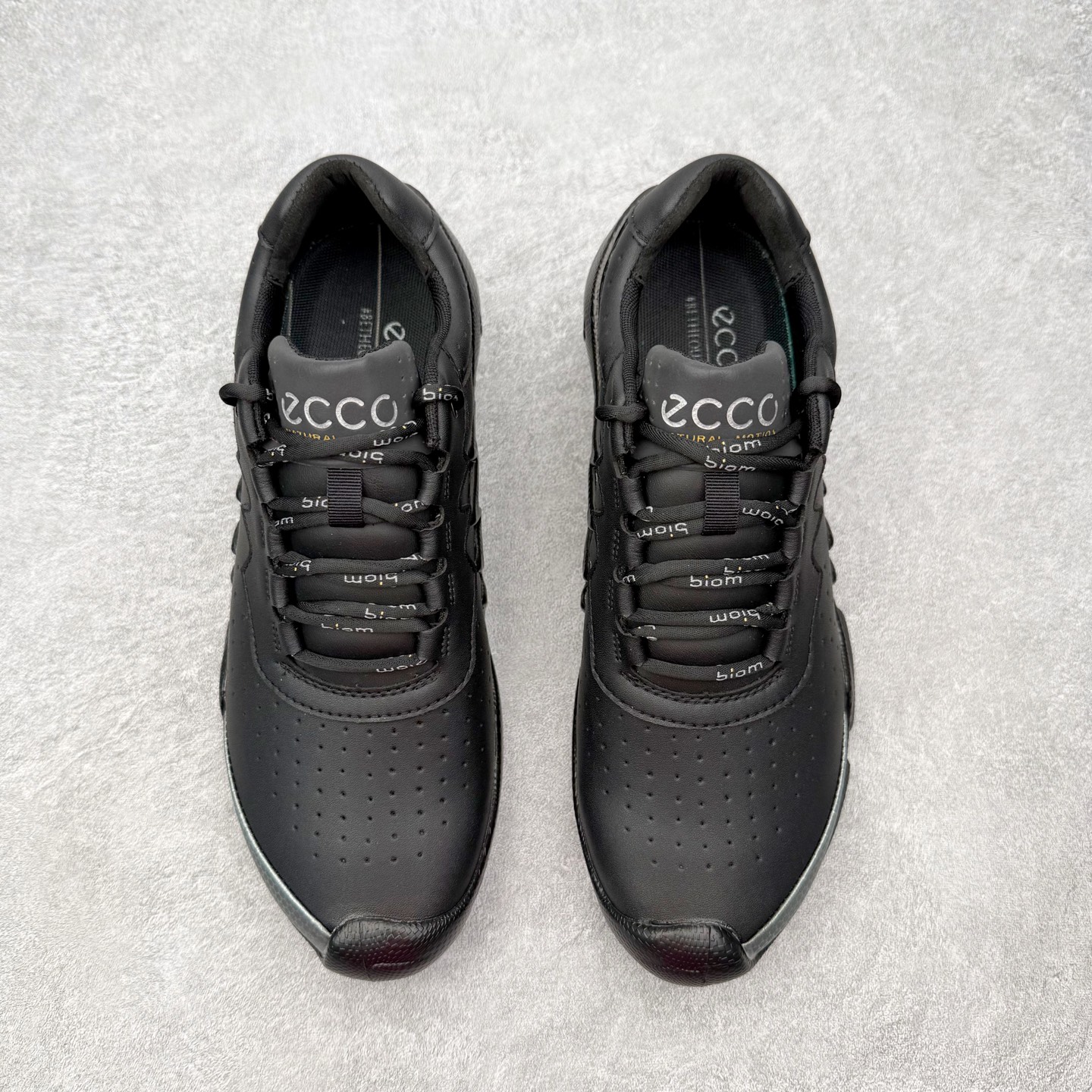 ECCo爱步 Biom C Trail 时尚简约牛皮减震耐磨低帮休闲跑步鞋 ECCO以三大核心特征为依托