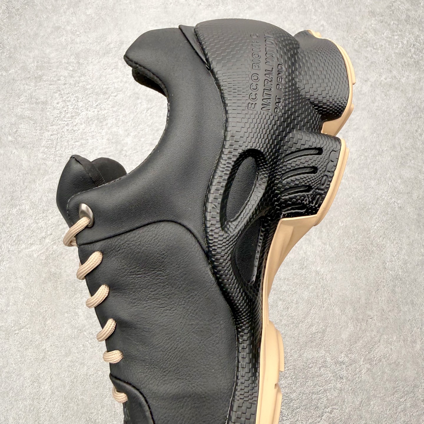 ECCo爱步 Biom C Trail 时尚简约牛皮减震耐磨低帮休闲跑步鞋 ECCO以三大核心特征为依托