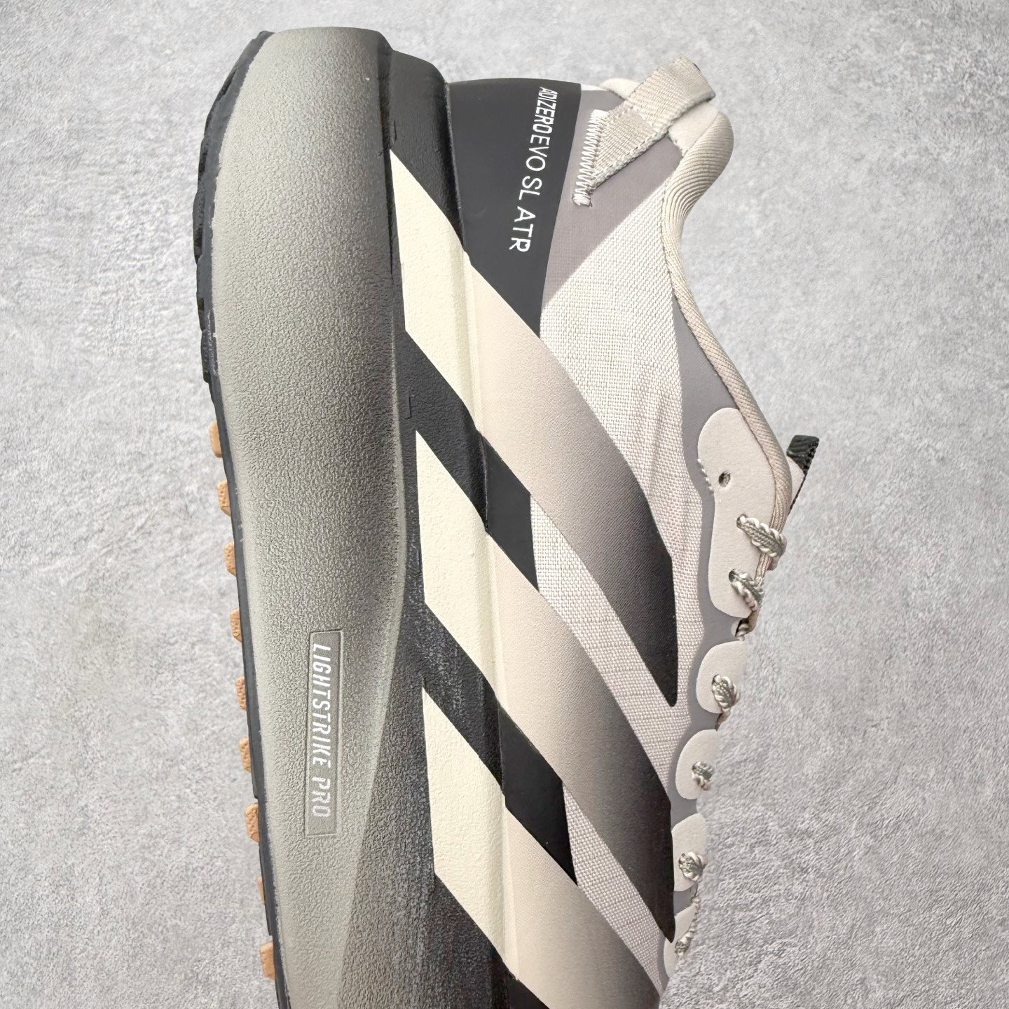 AD Adizero EVO SL ATR M 马拉松竞速专业跑鞋 CELERMESH针织网面非常轻薄 