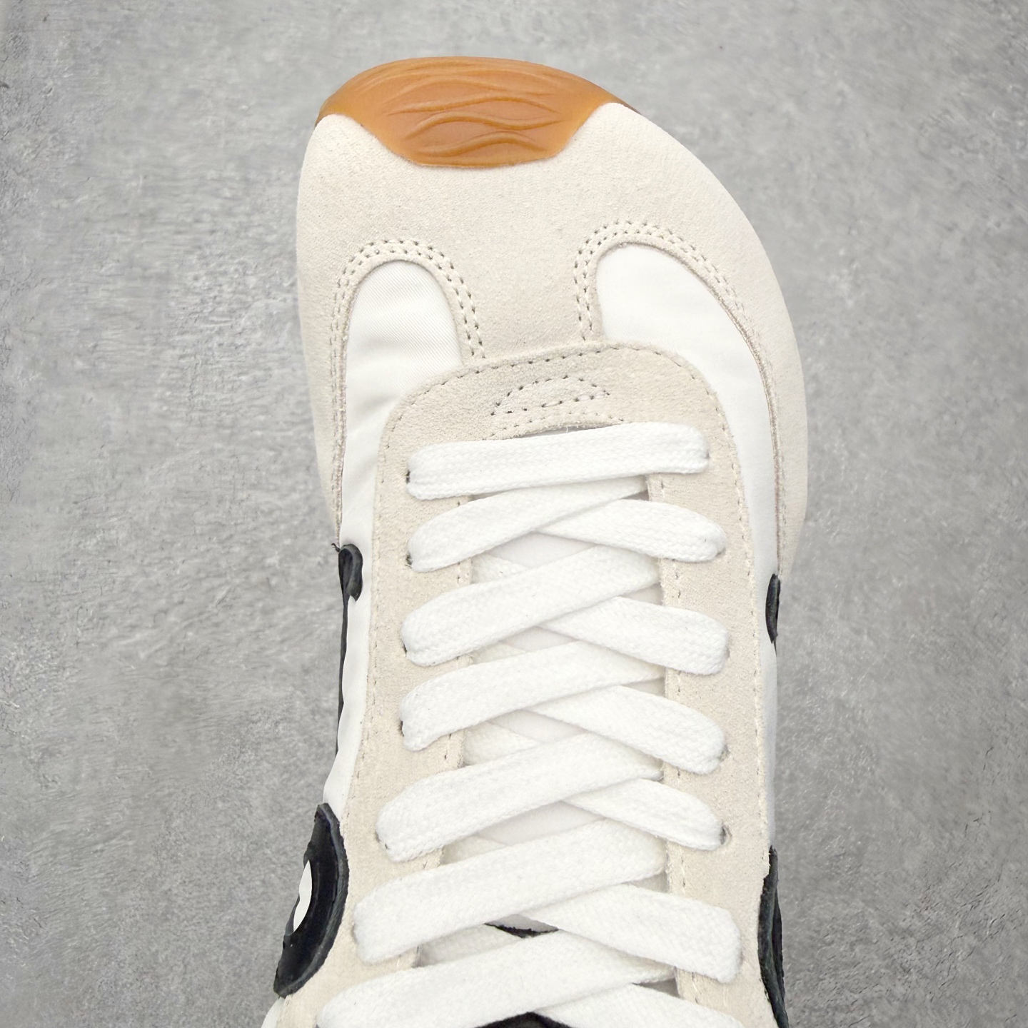 罗意威Loewe Ballet Runner 2.0 Sneakers 芭蕾舞2.0系列阿甘复古风德训薄