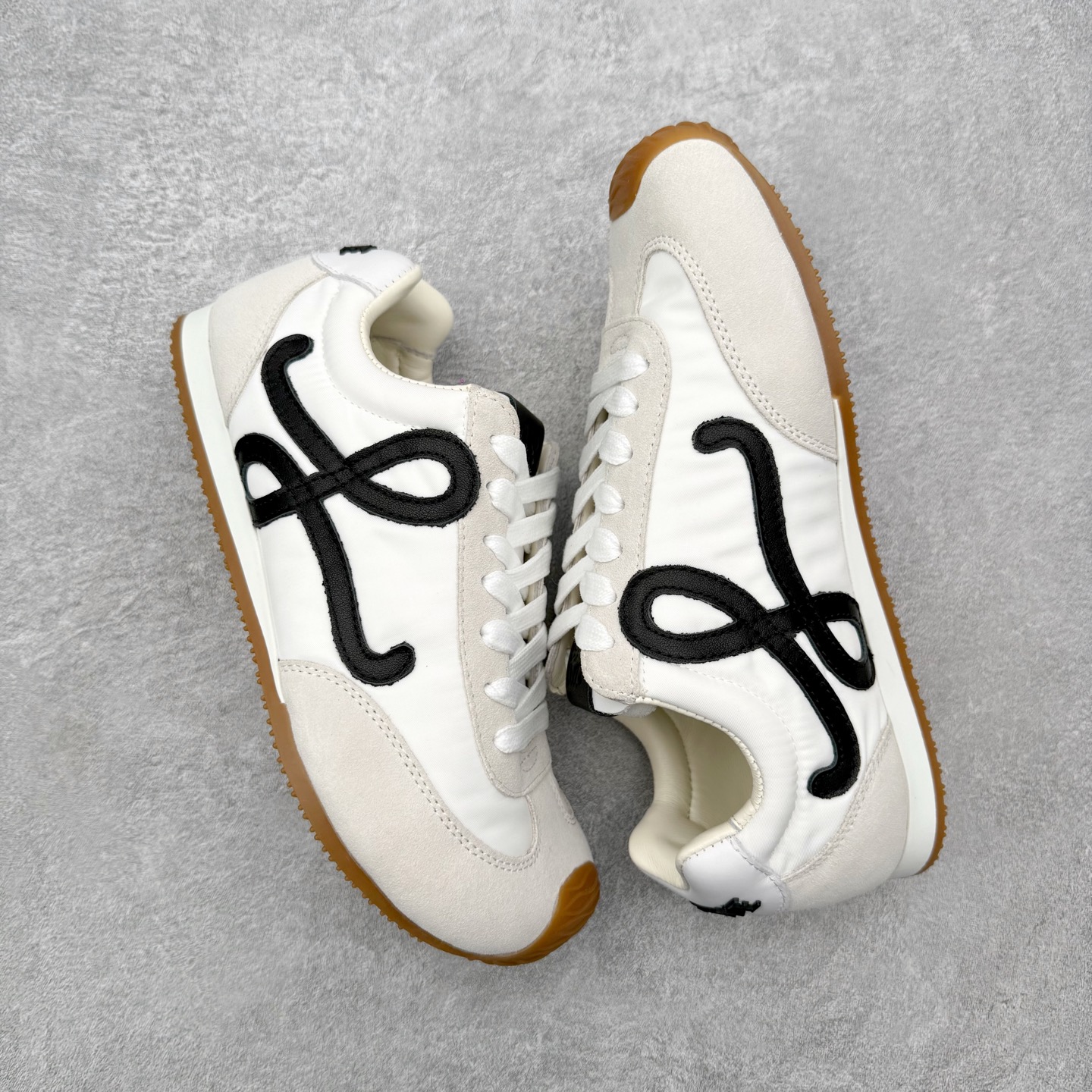 罗意威Loewe Ballet Runner 2.0 Sneakers 芭蕾舞2.0系列阿甘复古风德训薄