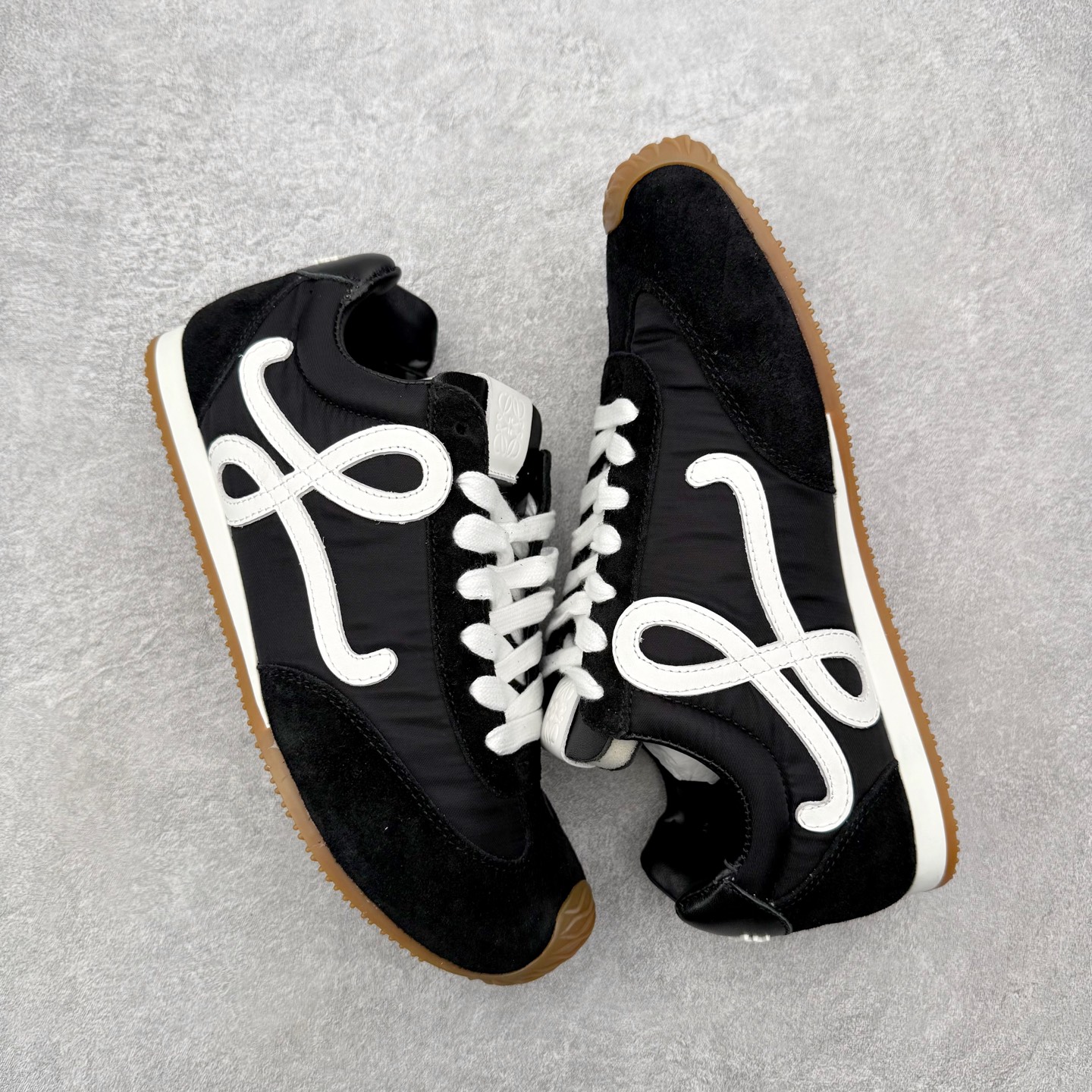 罗意威Loewe Ballet Runner 2.0 Sneakers 芭蕾舞2.0系列阿甘复古风德训薄