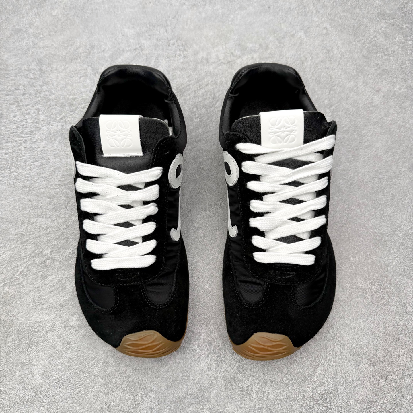 罗意威Loewe Ballet Runner 2.0 Sneakers 芭蕾舞2.0系列阿甘复古风德训薄