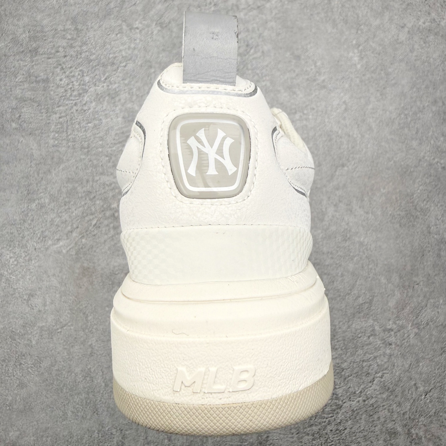MLB Chunky Liner 舒适时尚低帮生活休闲鞋 男女同款 MLB是韩国F&F旗下潮流服装品牌，