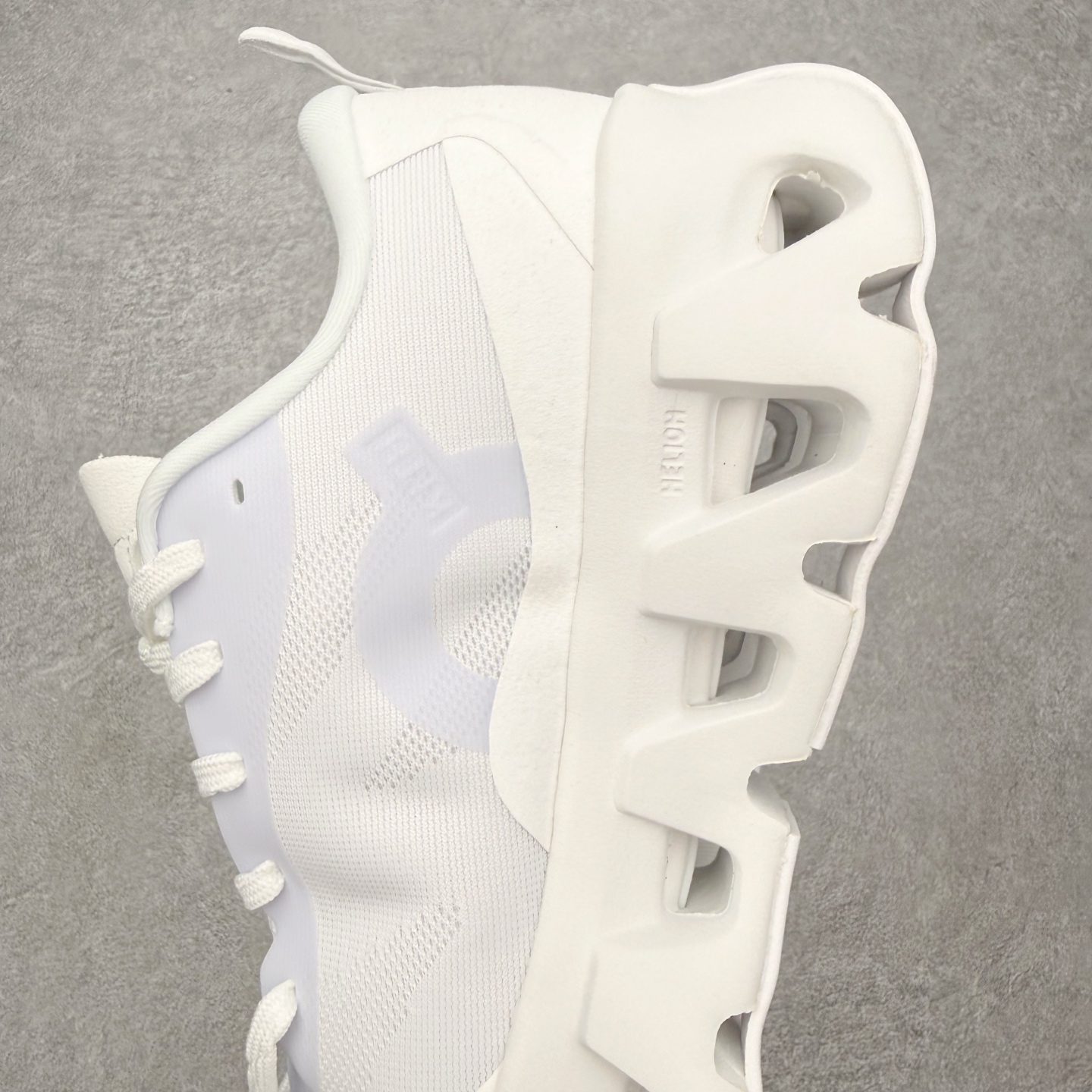 On x KITH K-Tech 1 昂跑舒适贴合透气跑步鞋 黑色四层组合大底 原数据开版这款联名跑鞋采