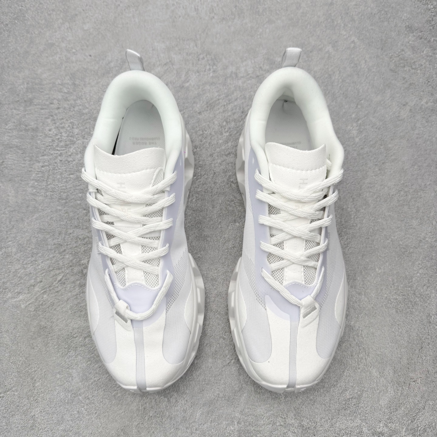 On x KITH K-Tech 1 昂跑舒适贴合透气跑步鞋 黑色四层组合大底 原数据开版这款联名跑鞋采