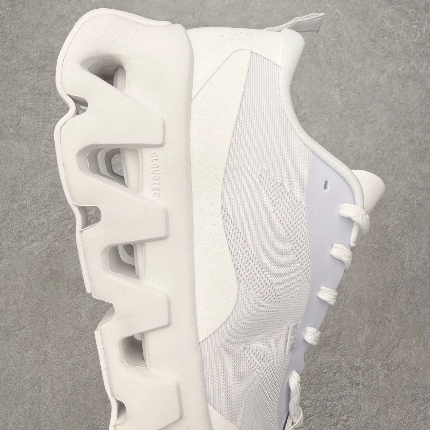On x KITH K-Tech 1 昂跑舒适贴合透气跑步鞋 黑色四层组合大底 原数据开版这款联名跑鞋采