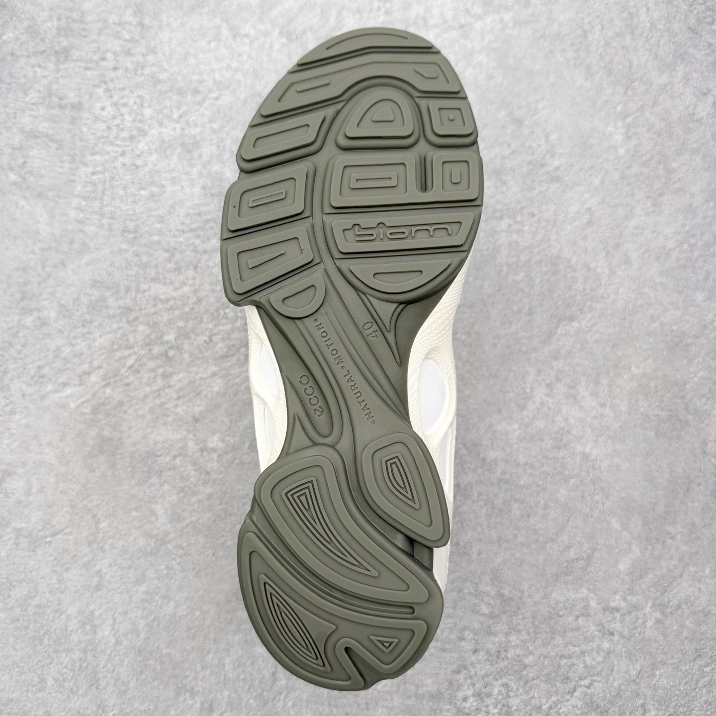 ECCo爱步 Biom C Trail 时尚简约牛皮减震耐磨低帮休闲跑步鞋 ECCO以三大核心特征为依托