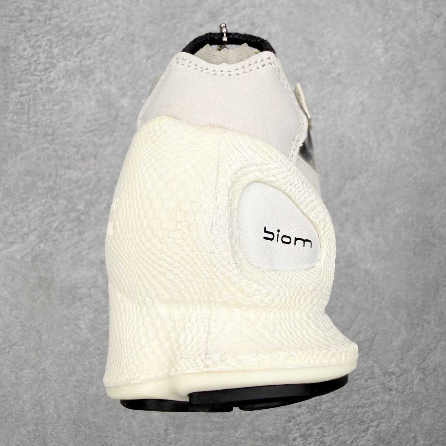 ECCo爱步 Biom C Trail 时尚简约牛皮减震耐磨低帮休闲跑步鞋 ECCO以三大核心特征为依托