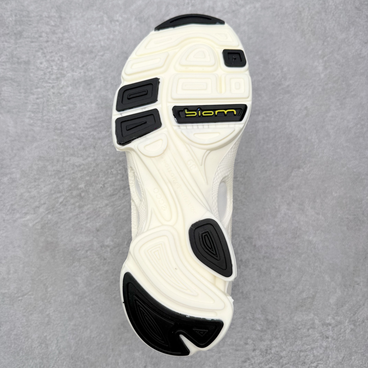 ECCo爱步 Biom C Trail 时尚简约牛皮减震耐磨低帮休闲跑步鞋 ECCO以三大核心特征为依托