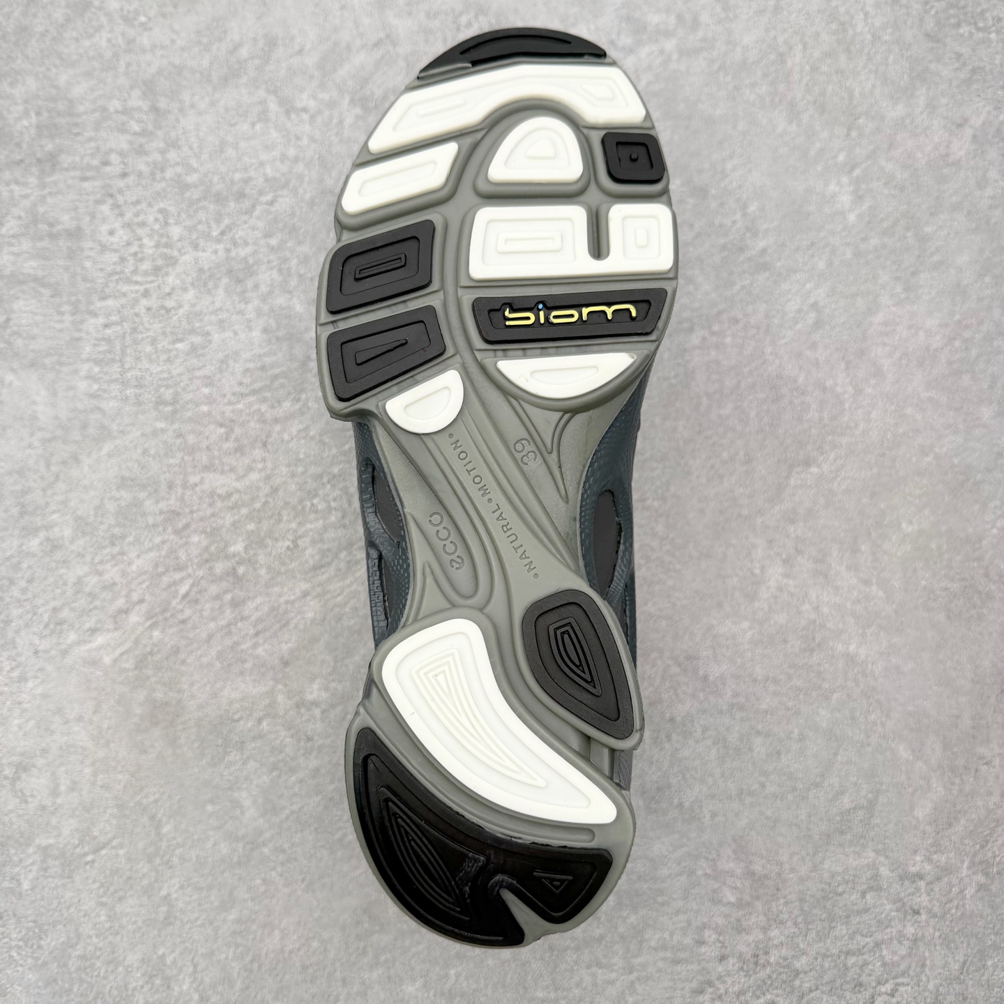 ECCo爱步 Biom C Trail 时尚简约牛皮减震耐磨低帮休闲跑步鞋 ECCO以三大核心特征为依托