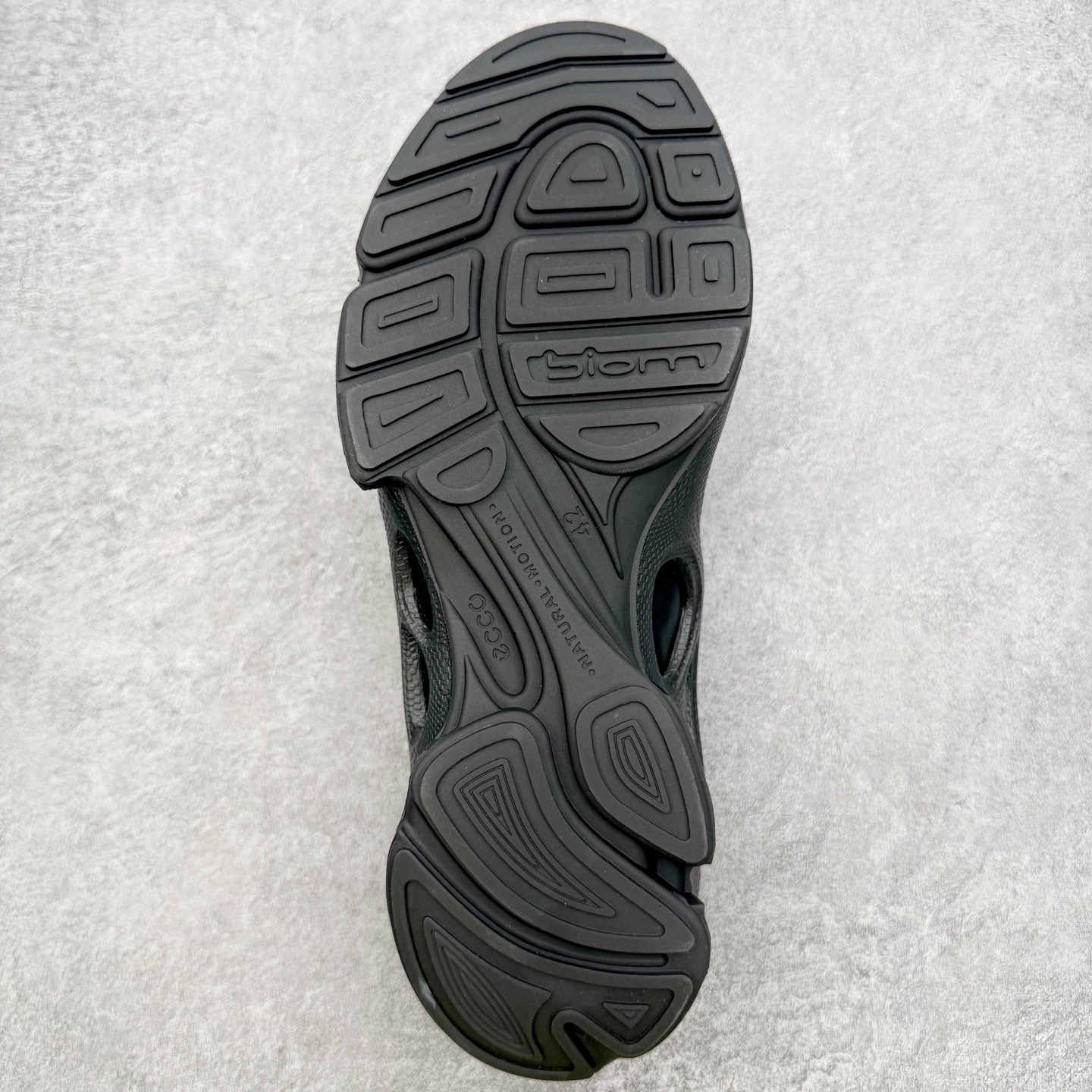 ECCo爱步 Biom C Trail 时尚简约牛皮减震耐磨低帮休闲跑步鞋 ECCO以三大核心特征为依托
