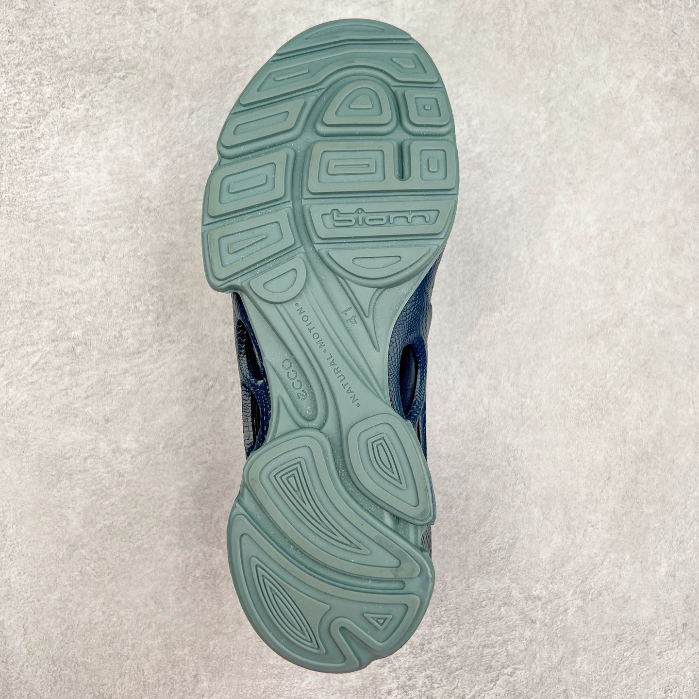 ECCo爱步 Biom C Trail 时尚简约牛皮减震耐磨低帮休闲跑步鞋 ECCO以三大核心特征为依托