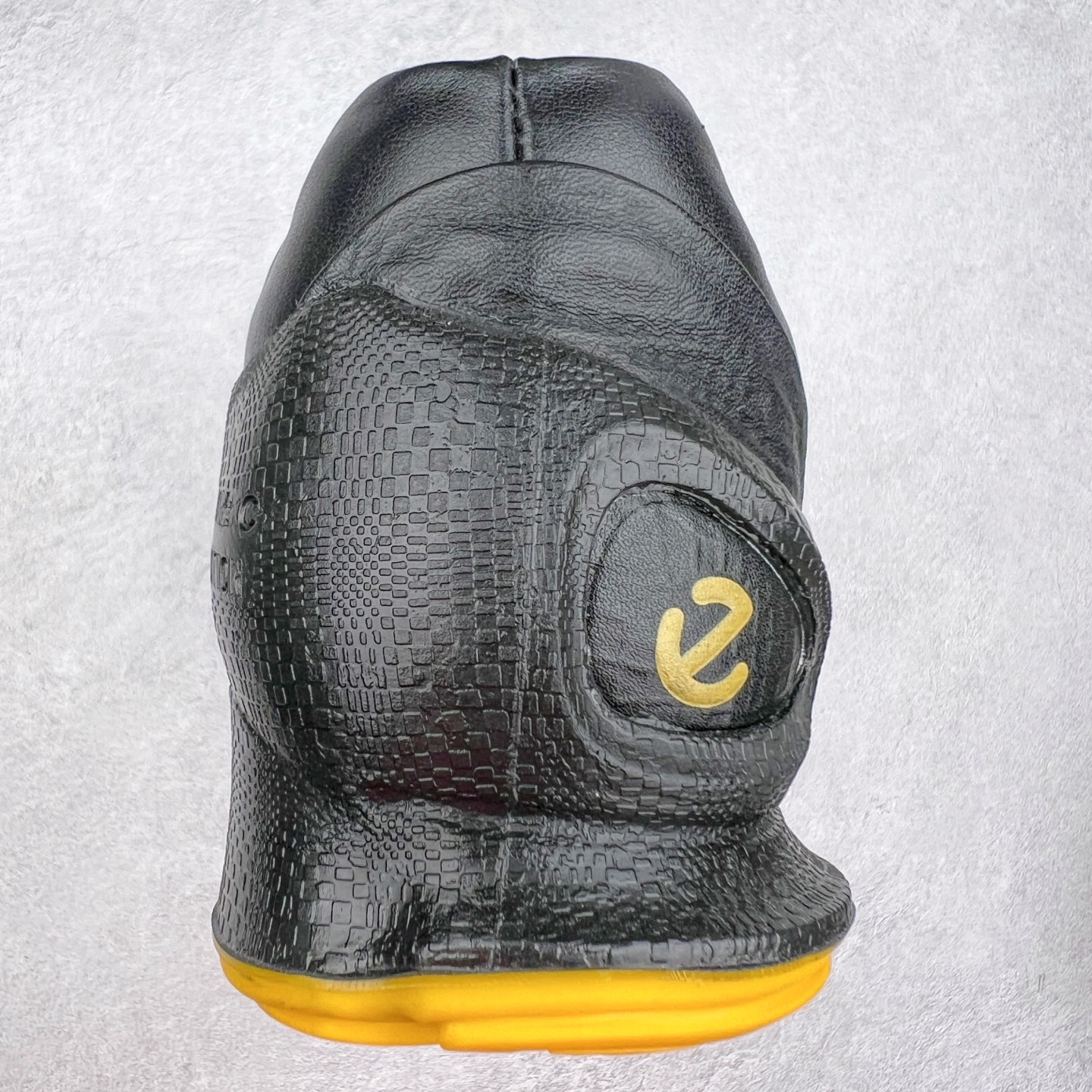 ECCo爱步 Biom C Trail 时尚简约牛皮减震耐磨低帮休闲跑步鞋 ECCO以三大核心特征为依托
