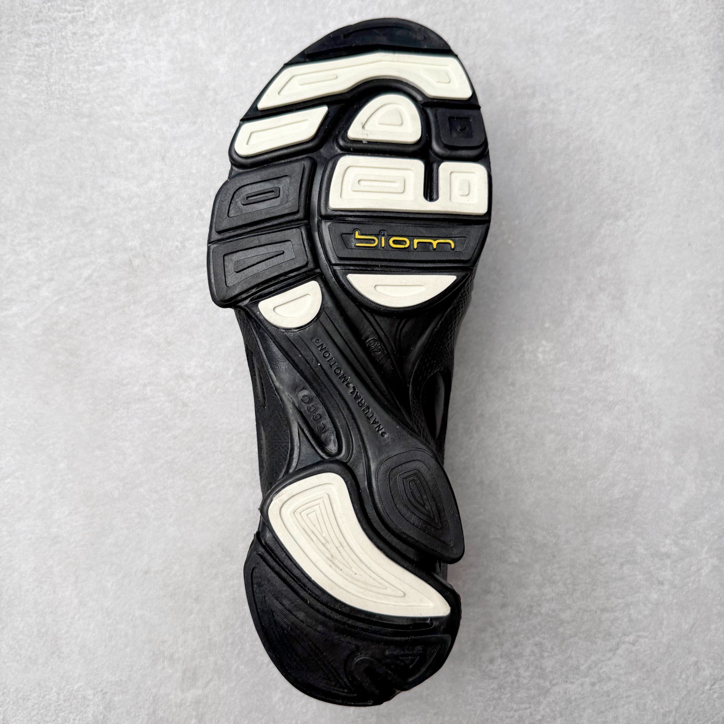 ECCo爱步 Biom C Trail 时尚简约牛皮减震耐磨低帮休闲跑步鞋 ECCO以三大核心特征为依托