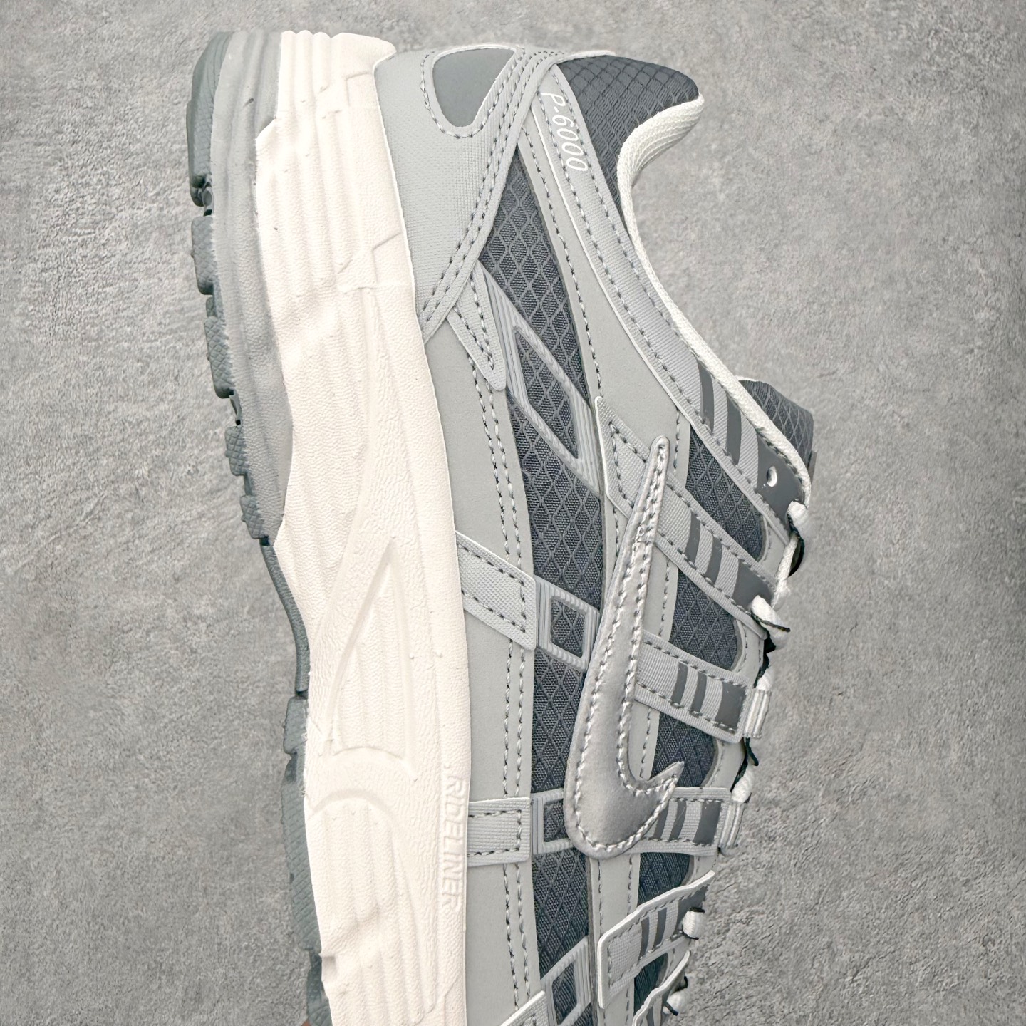 NK P-6000 系列低帮复古老爹风休闲运动舒适慢跑鞋 IQ6590-002 融合 Pegasus 过