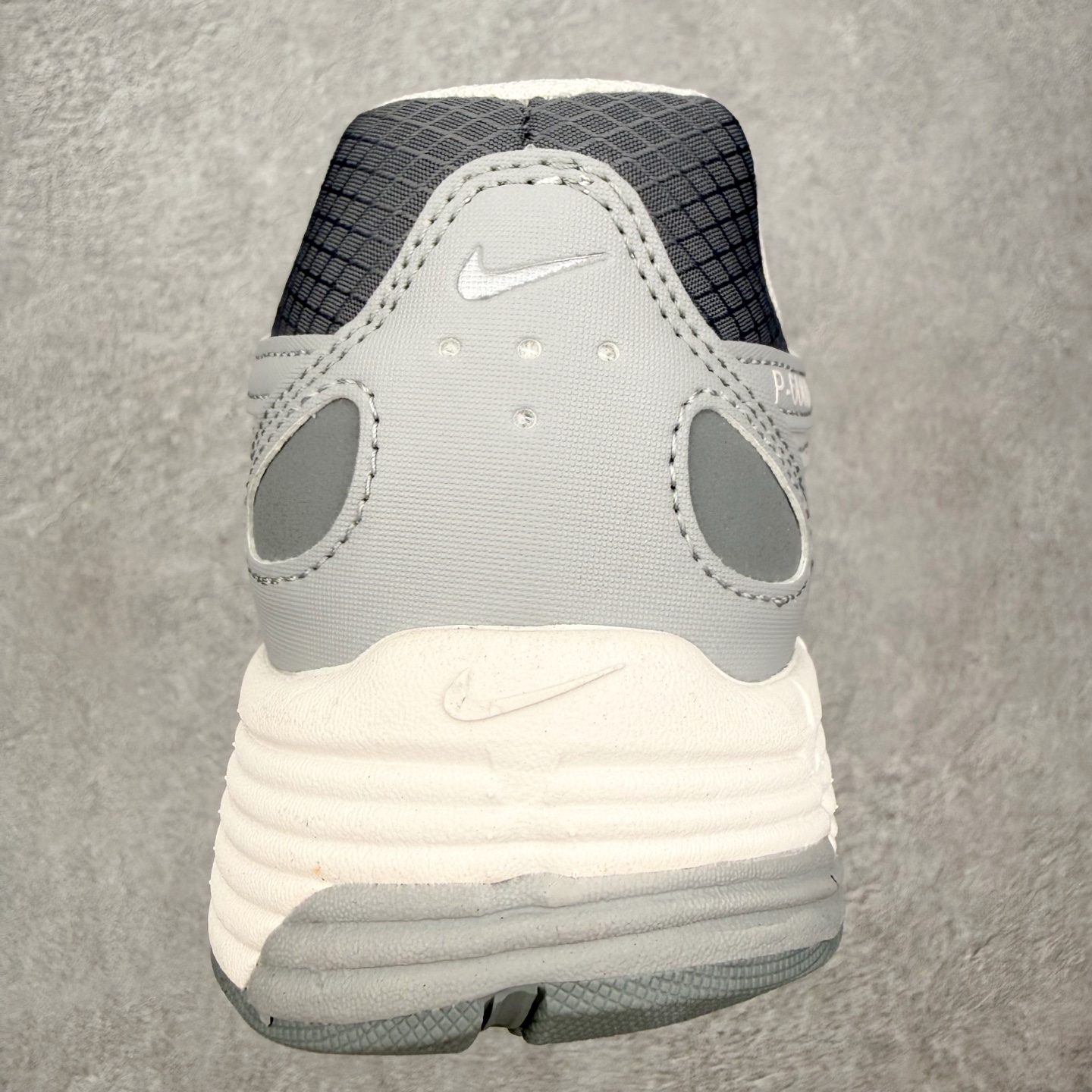 NK P-6000 系列低帮复古老爹风休闲运动舒适慢跑鞋 IQ6590-002 融合 Pegasus 过