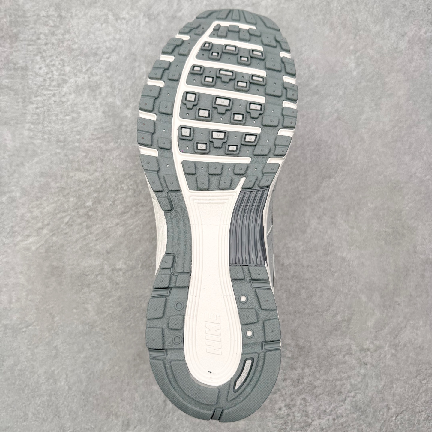 NK P-6000 系列低帮复古老爹风休闲运动舒适慢跑鞋 IQ6590-002 融合 Pegasus 过