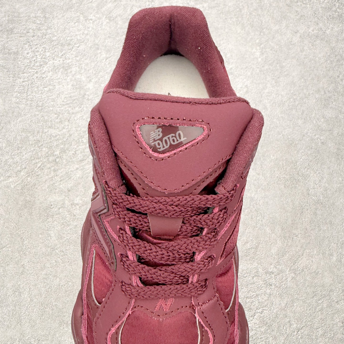 New Balance NB9060 复古运动鞋 新百伦又带来了新鞋型 并且是与芝加哥街头品牌 Joe 