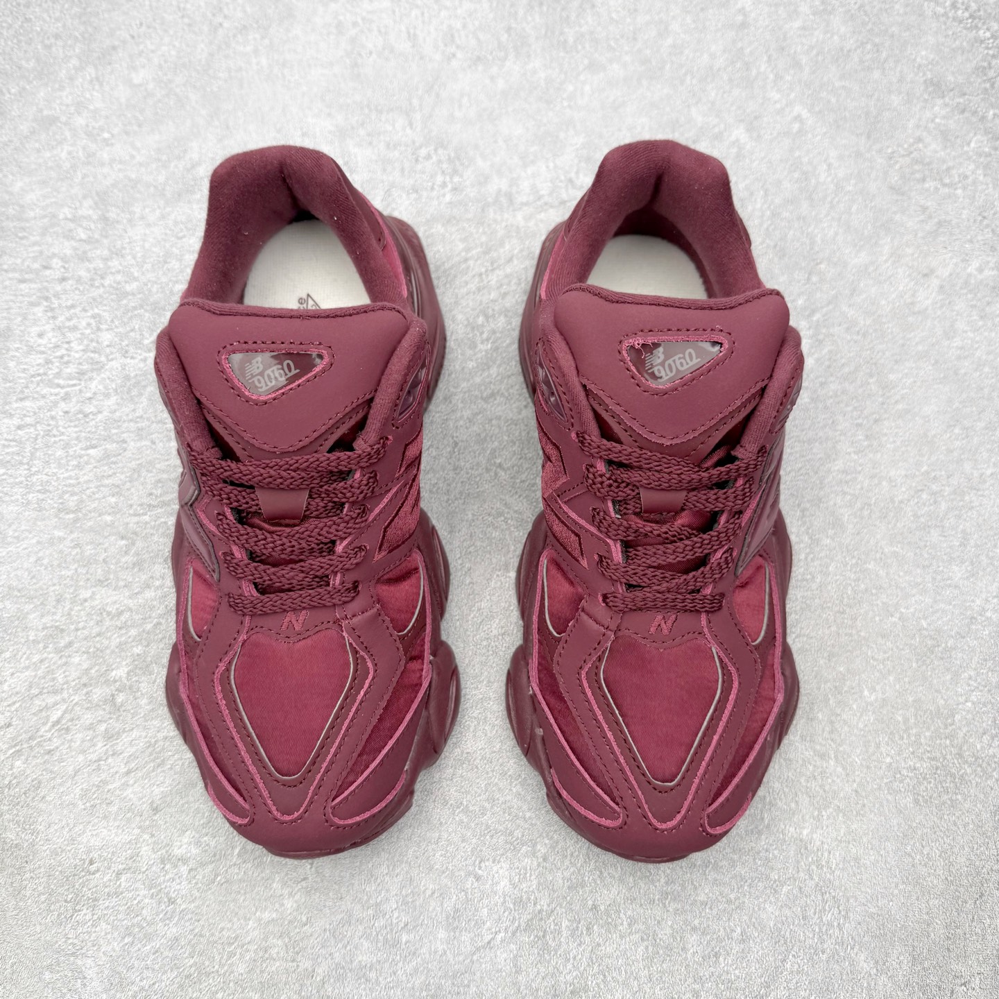 New Balance NB9060 复古运动鞋 新百伦又带来了新鞋型 并且是与芝加哥街头品牌 Joe 