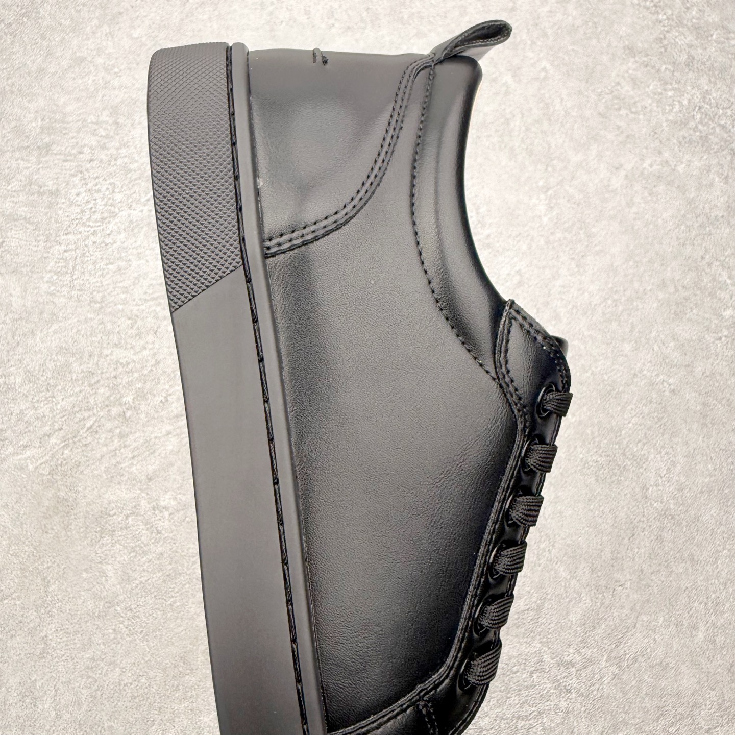 ＃莞产 Christian Louboutin CL（路铂廷） 红底鞋 男鞋低帮红底鞋水钻系带运动休闲板