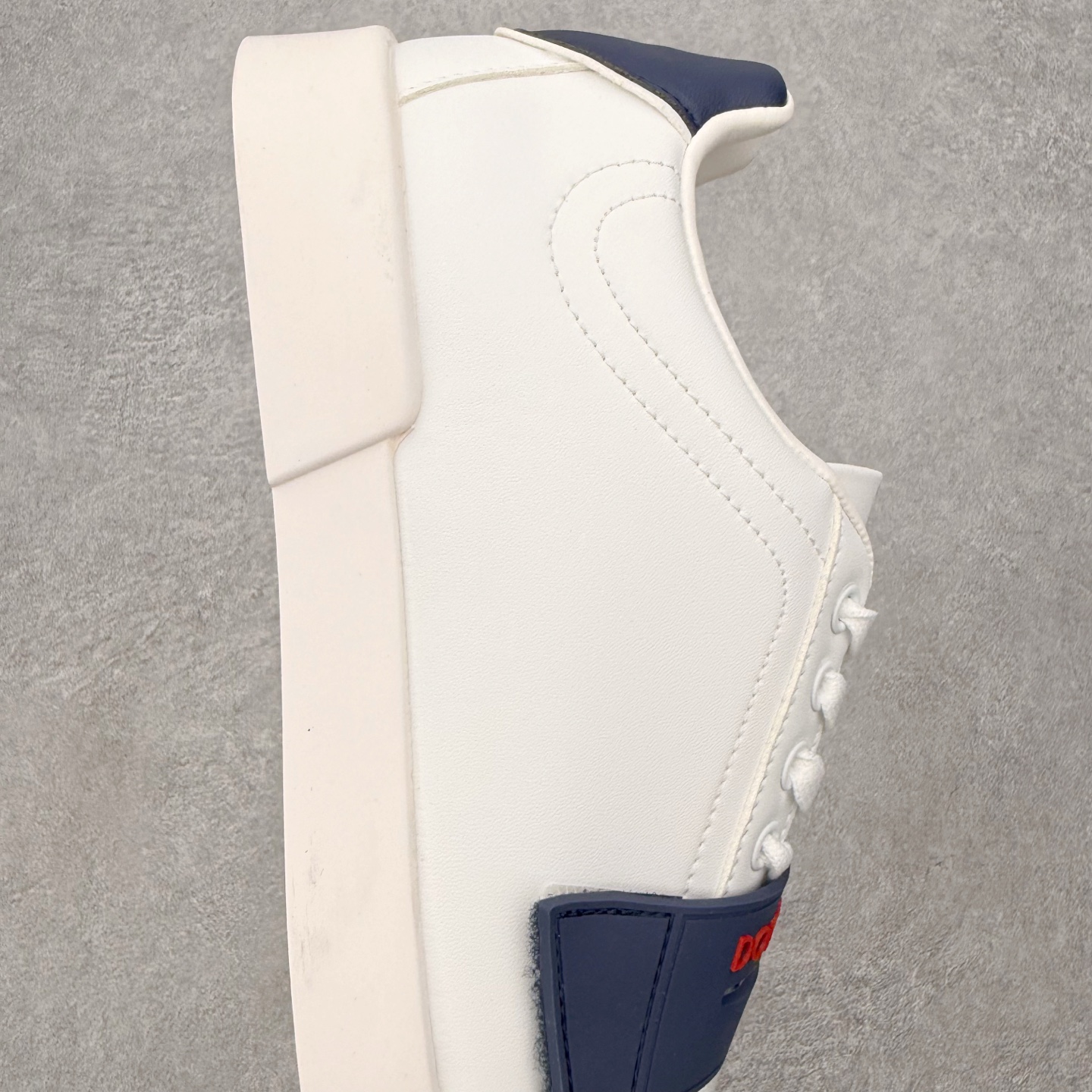 ＃CX DG杜嘉班纳 Portofino 小牛皮平底系带低帮板鞋 1985年，出生于意大利的设计师 Do