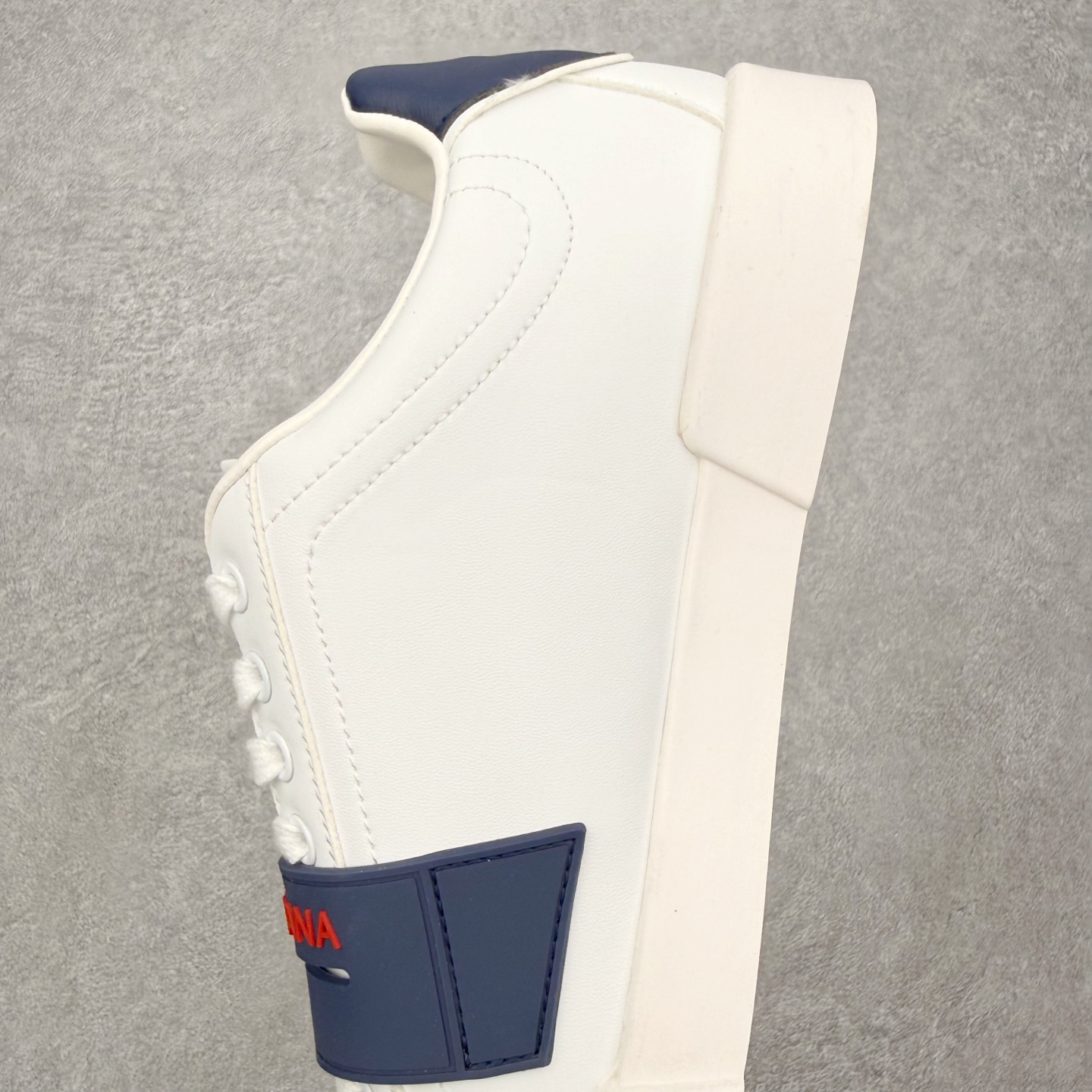 ＃CX DG杜嘉班纳 Portofino 小牛皮平底系带低帮板鞋 1985年，出生于意大利的设计师 Do