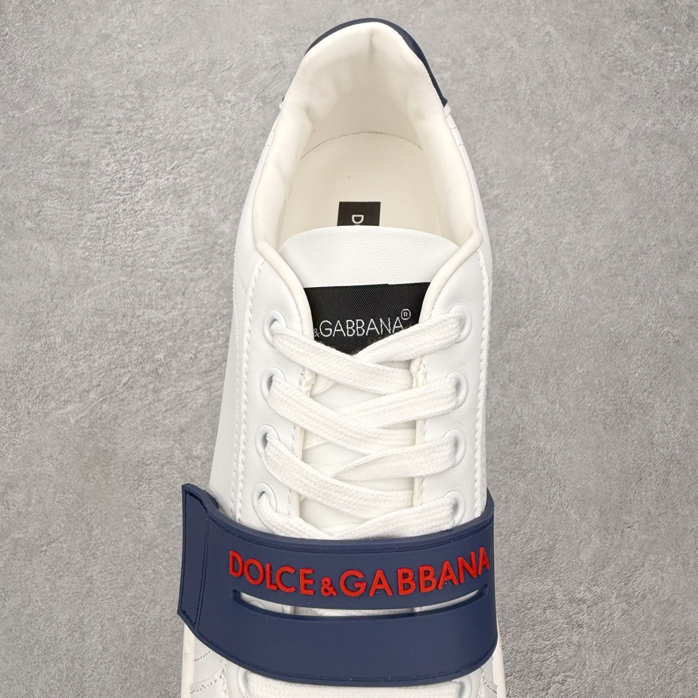 ＃CX DG杜嘉班纳 Portofino 小牛皮平底系带低帮板鞋 1985年，出生于意大利的设计师 Do