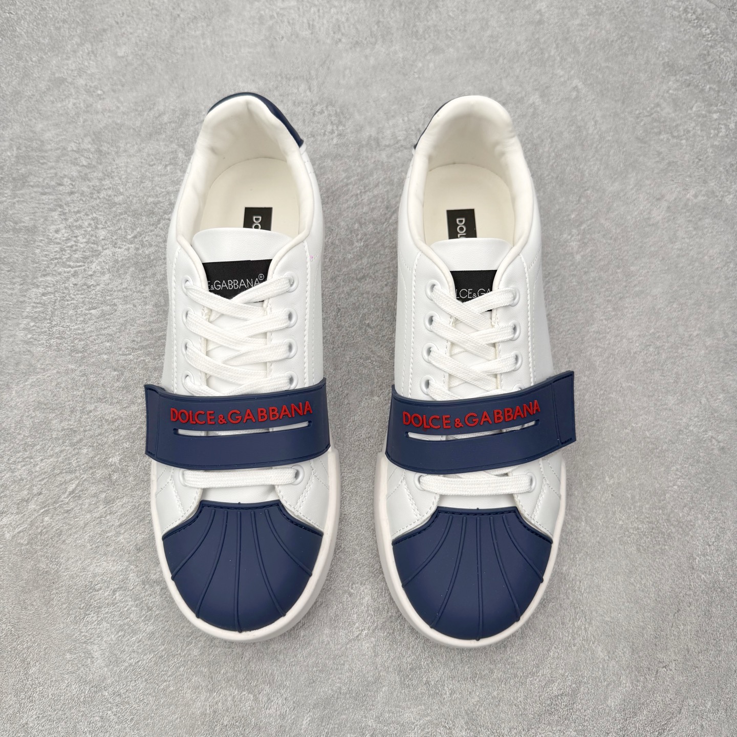 ＃CX DG杜嘉班纳 Portofino 小牛皮平底系带低帮板鞋 1985年，出生于意大利的设计师 Do