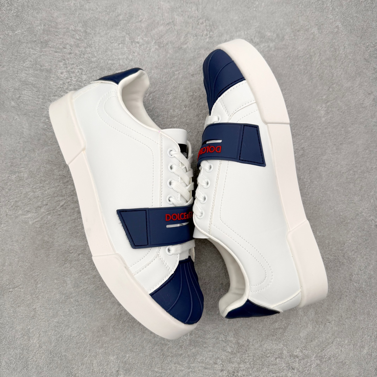 ＃CX DG杜嘉班纳 Portofino 小牛皮平底系带低帮板鞋 1985年，出生于意大利的设计师 Do