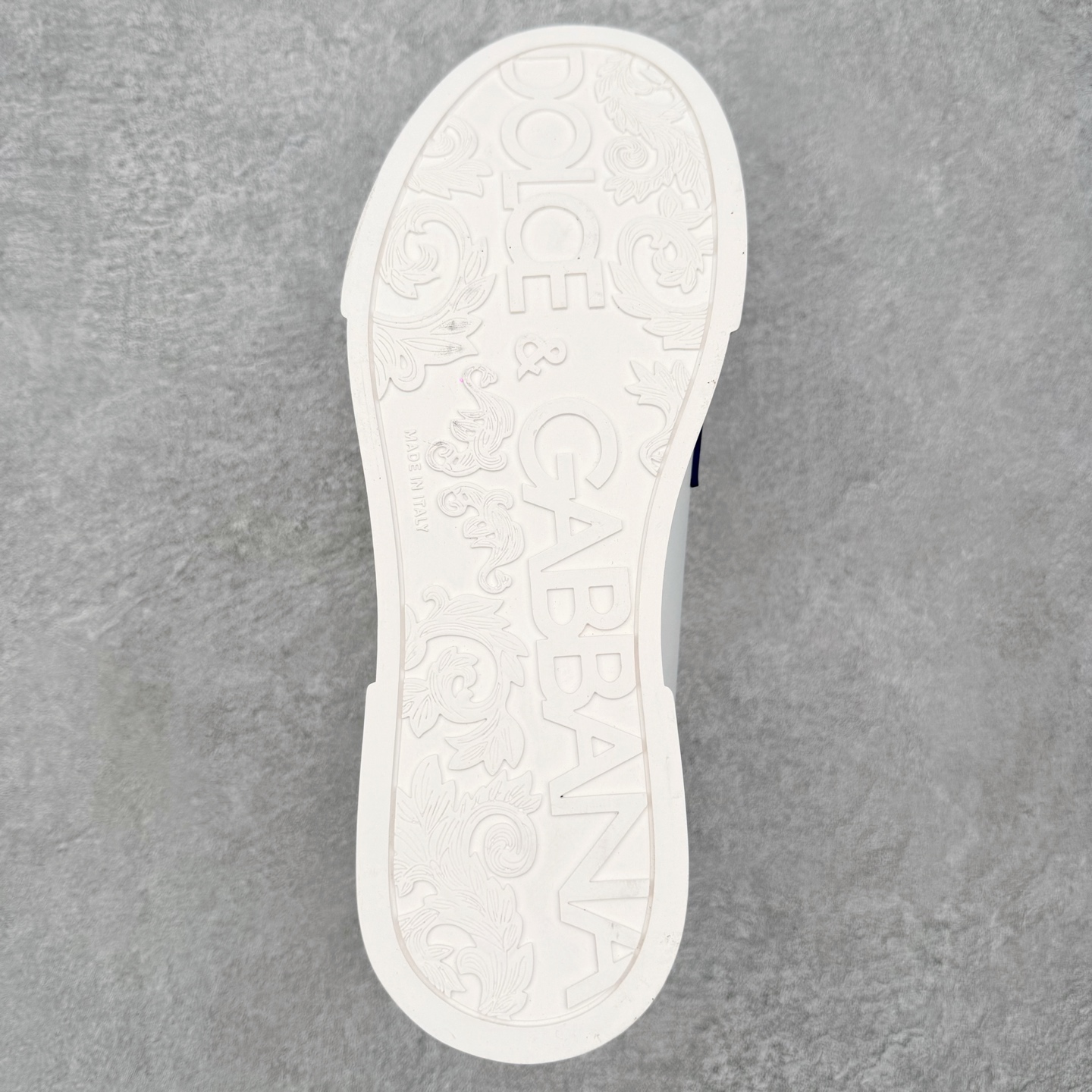 ＃CX DG杜嘉班纳 Portofino 小牛皮平底系带低帮板鞋 1985年，出生于意大利的设计师 Do