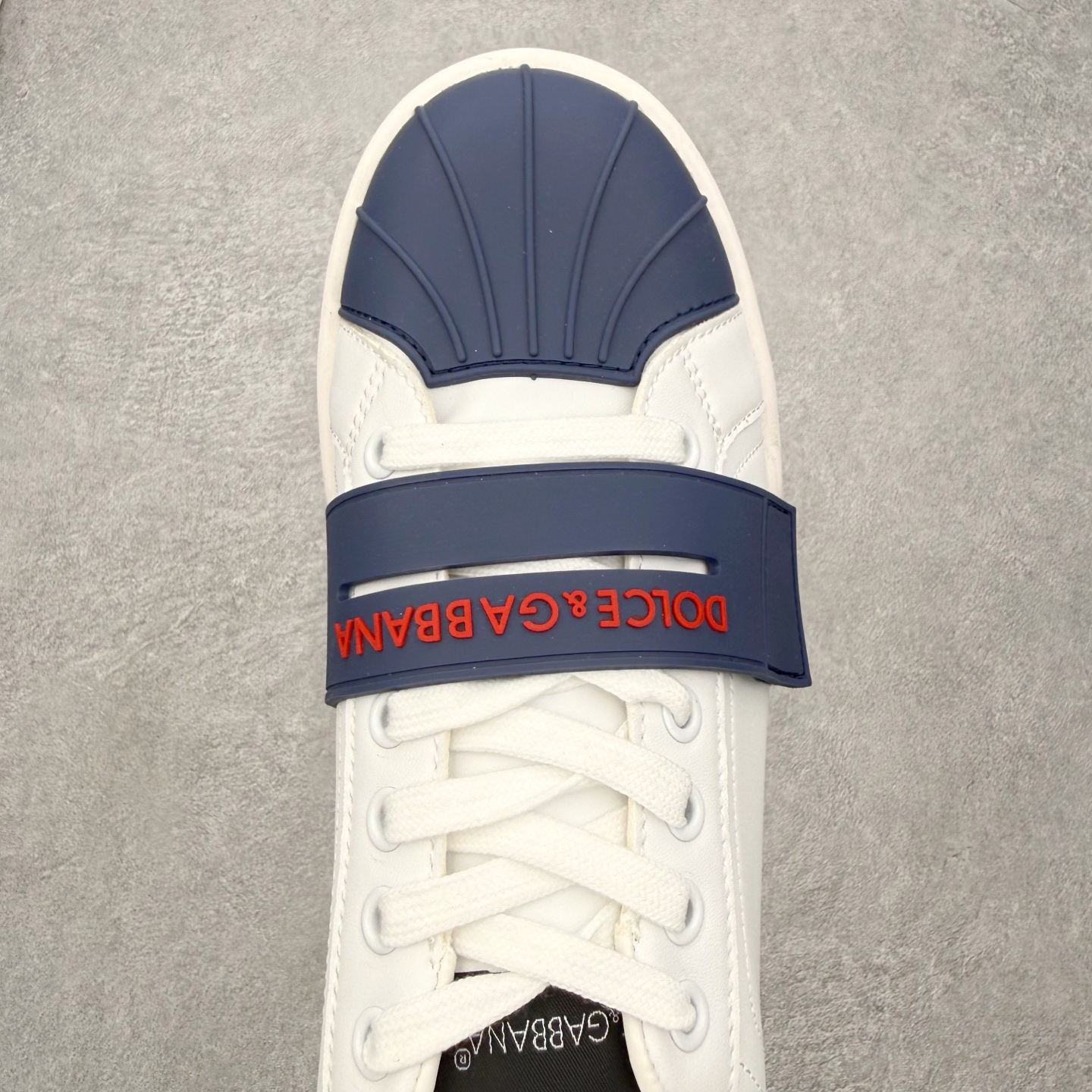 ＃CX DG杜嘉班纳 Portofino 小牛皮平底系带低帮板鞋 1985年，出生于意大利的设计师 Do