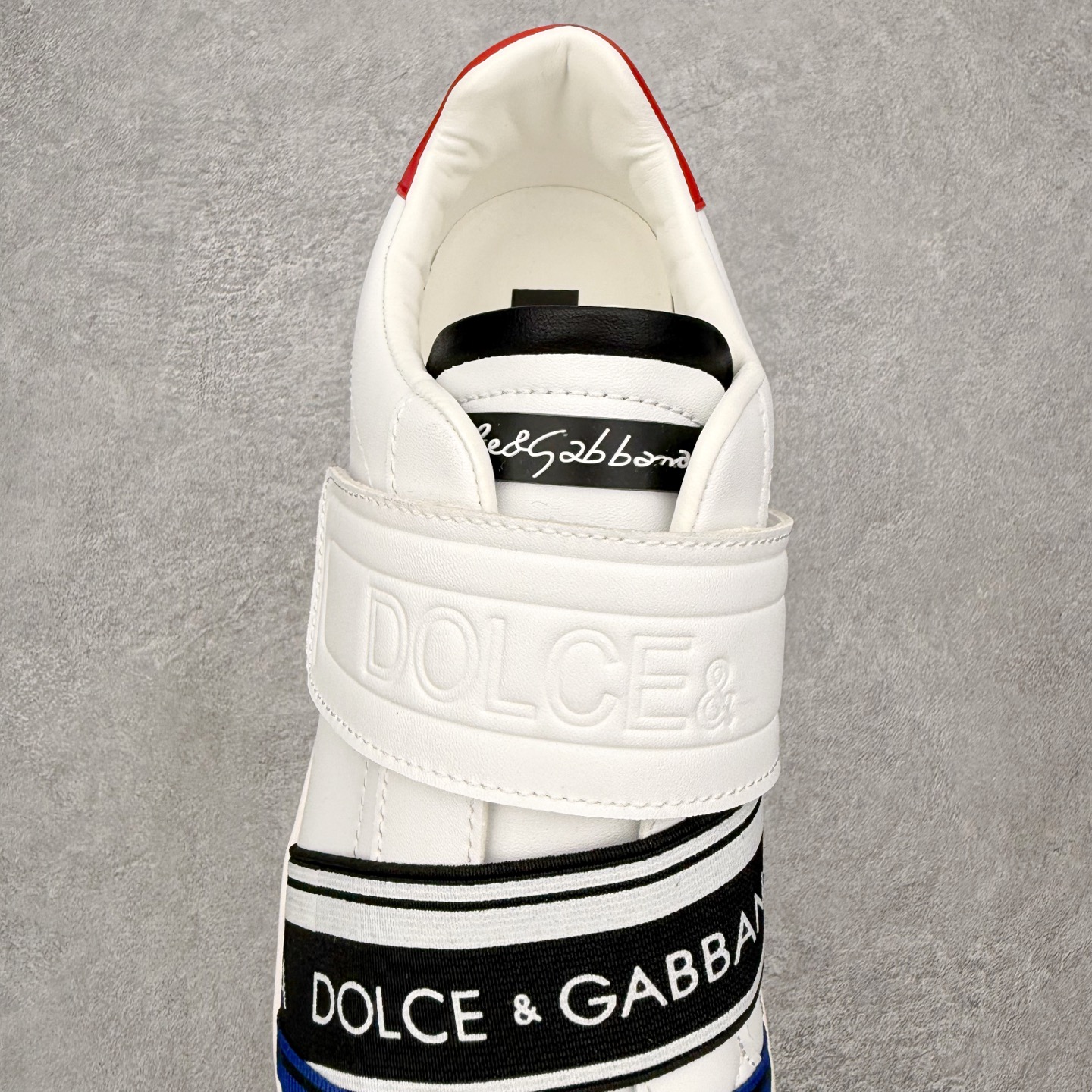 ＃CX DG杜嘉班纳 Portofino 小牛皮平底系带低帮板鞋 1985年，出生于意大利的设计师 Do