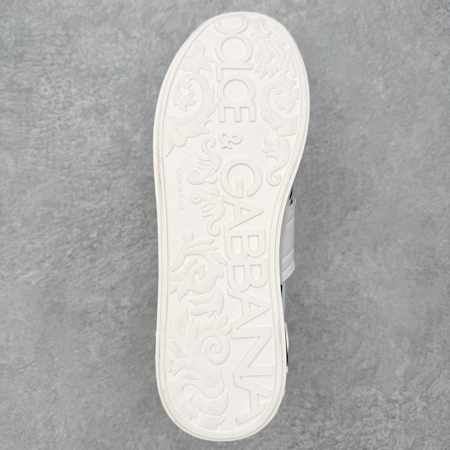 ＃CX DG杜嘉班纳 Portofino 小牛皮平底系带低帮板鞋 1985年，出生于意大利的设计师 Do