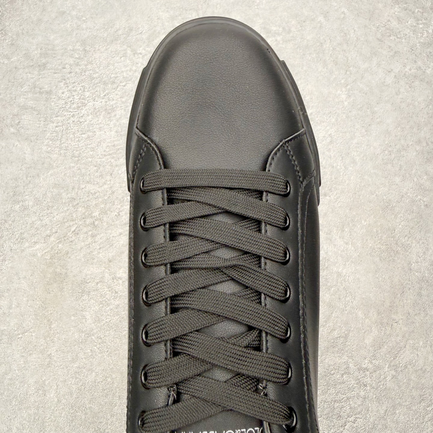 ＃CX DG杜嘉班纳 Portofino 小牛皮平底系带低帮板鞋 1985年，出生于意大利的设计师 Do