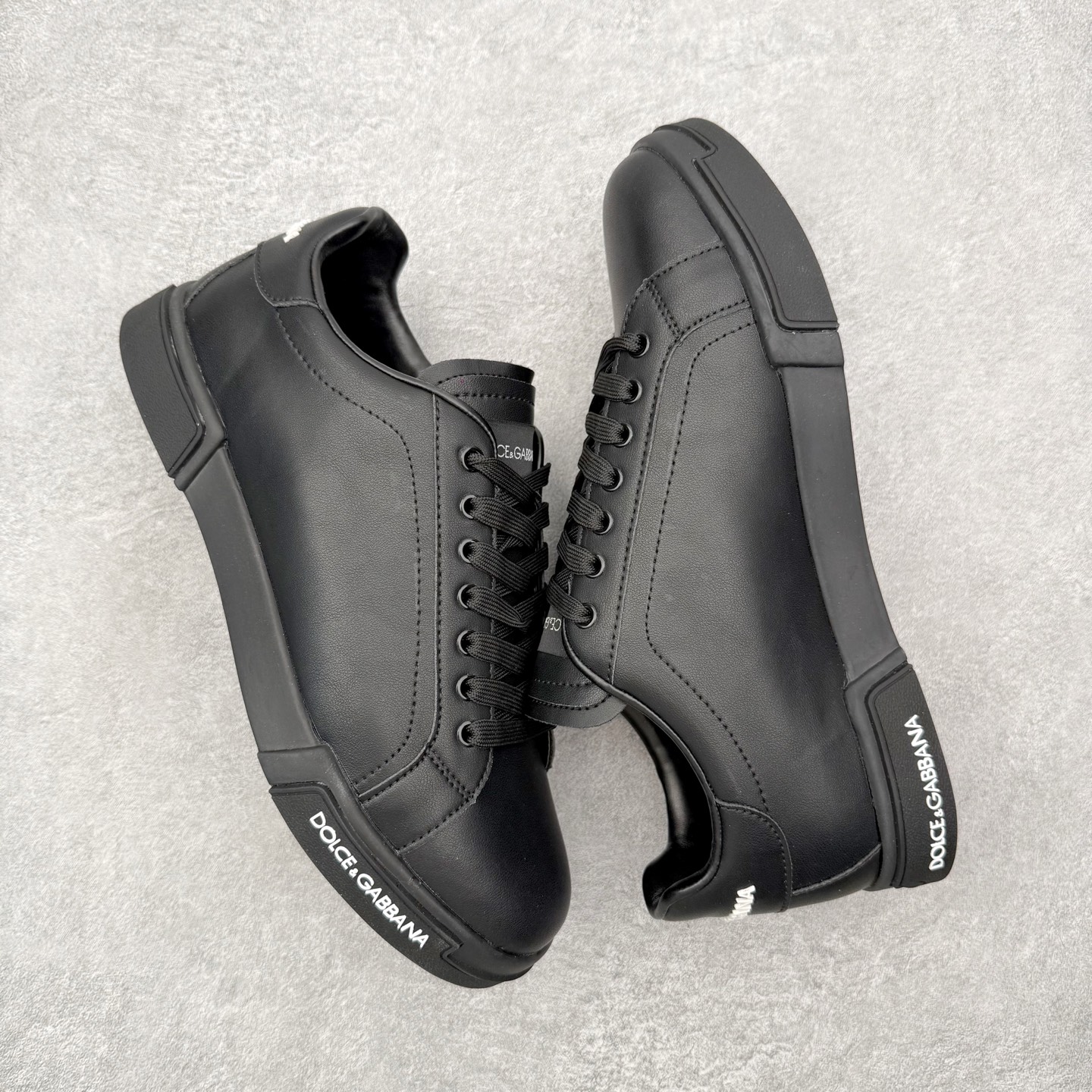 ＃CX DG杜嘉班纳 Portofino 小牛皮平底系带低帮板鞋 1985年，出生于意大利的设计师 Do